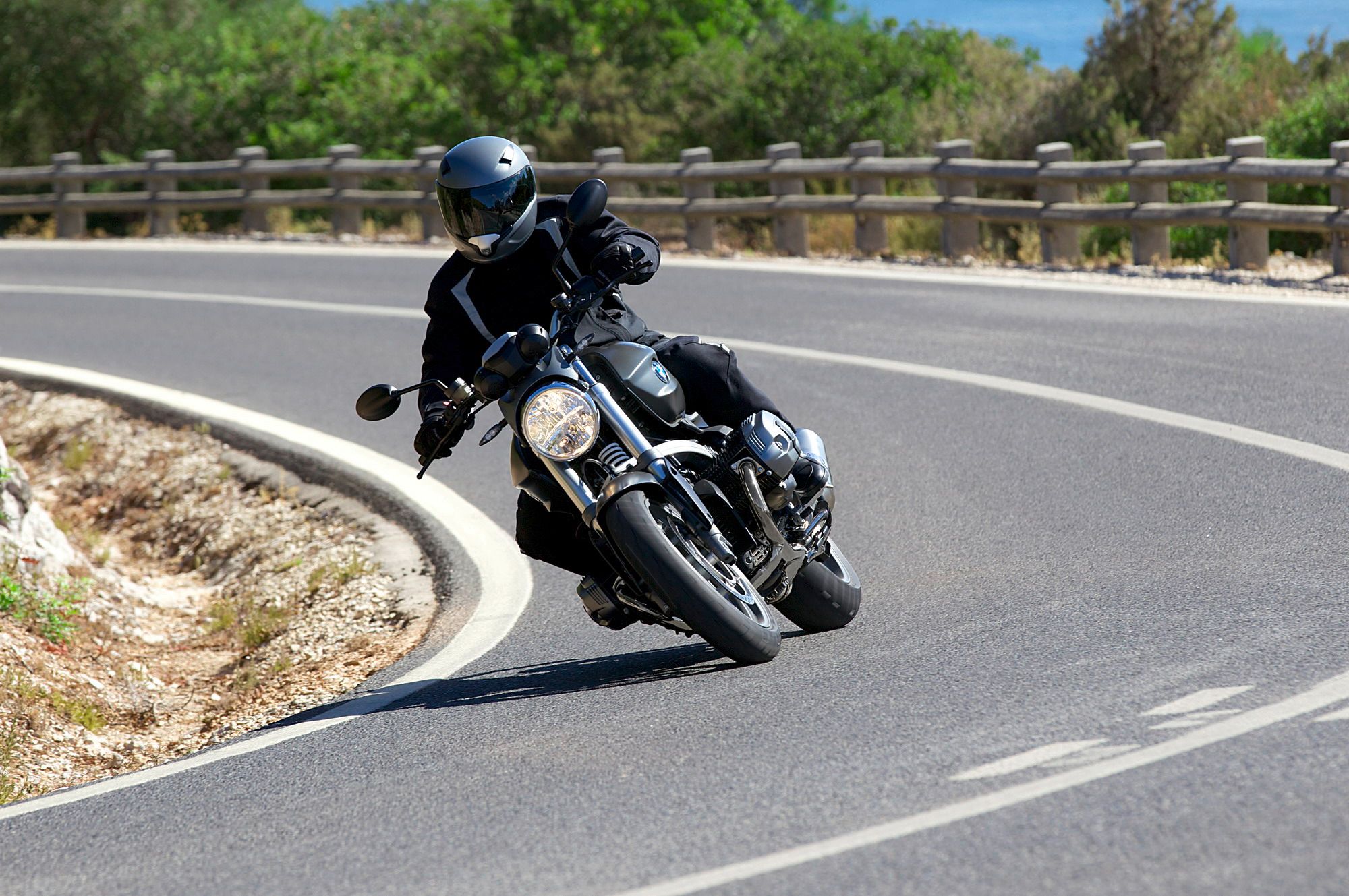 2011 BMW R 1200 R and R 1200 R Classic