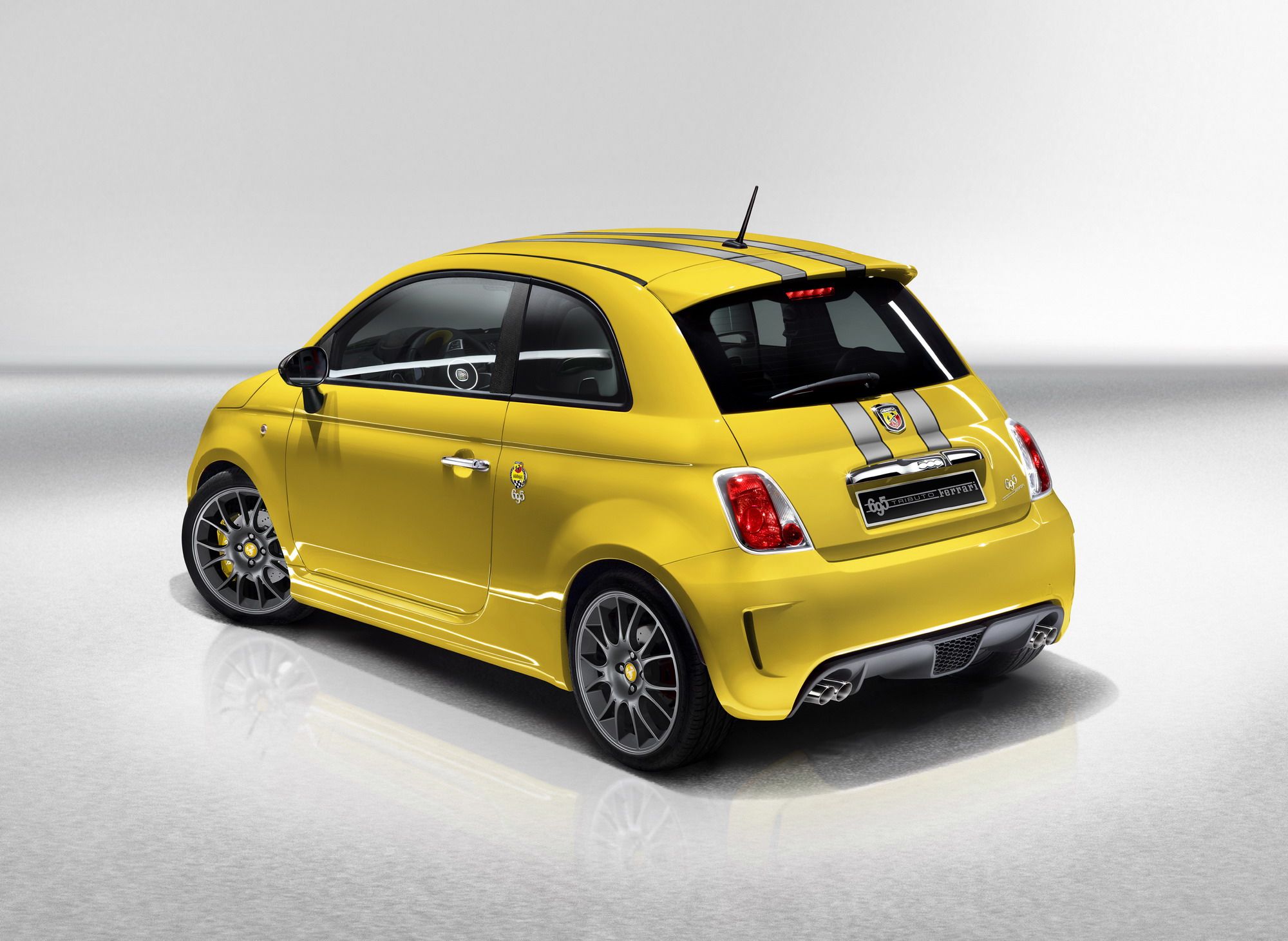 FIAT ABARTH 695 　完成品送料無料 ABARTH 695 EDIZIONE MASERATI｜アバルトの歴史を刻んだモデル
