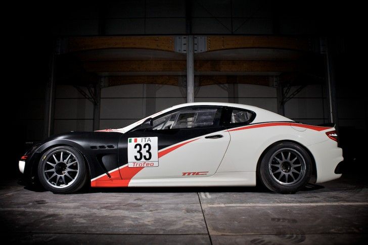 2011 Maserati GranTurismo MC Trofeo JBF RAK Race Car