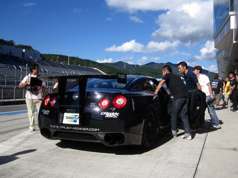 2011 Nissan GTR 35RX by GReddy 