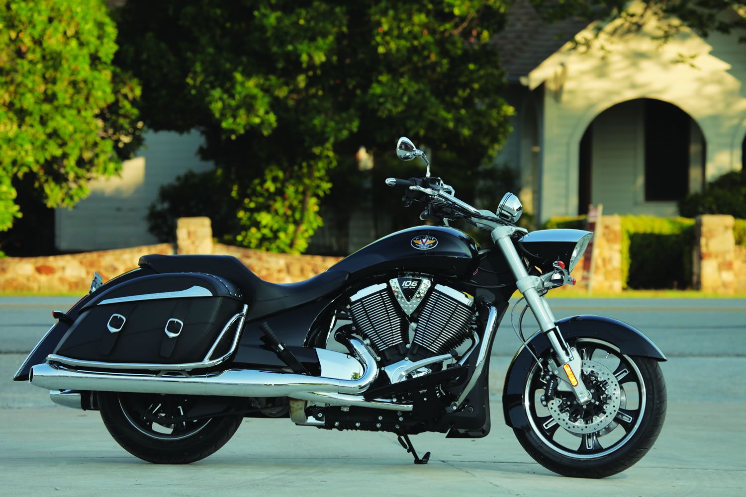 2012 Victory Cross Roads Hard Bagger