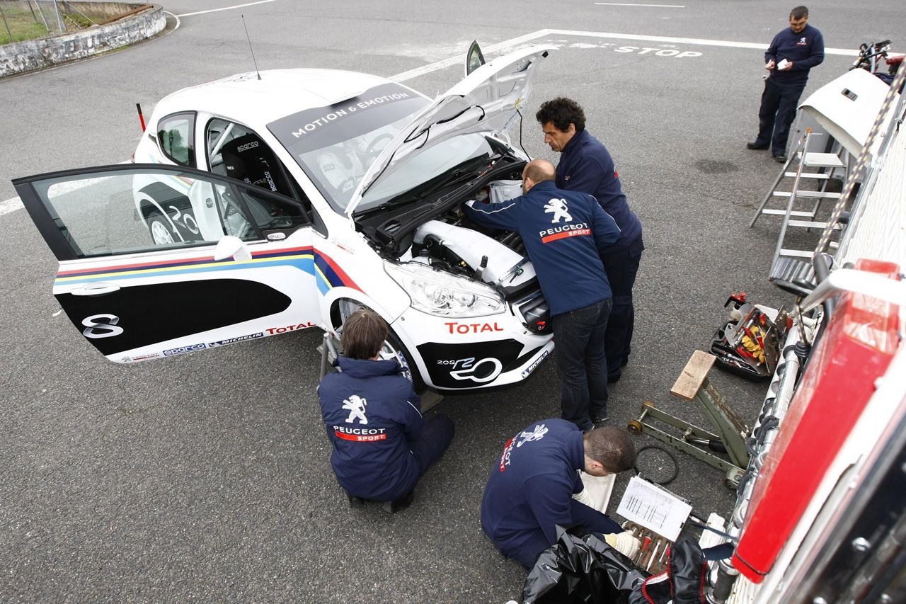 2012 Peugeot 208 R2 Rally Car