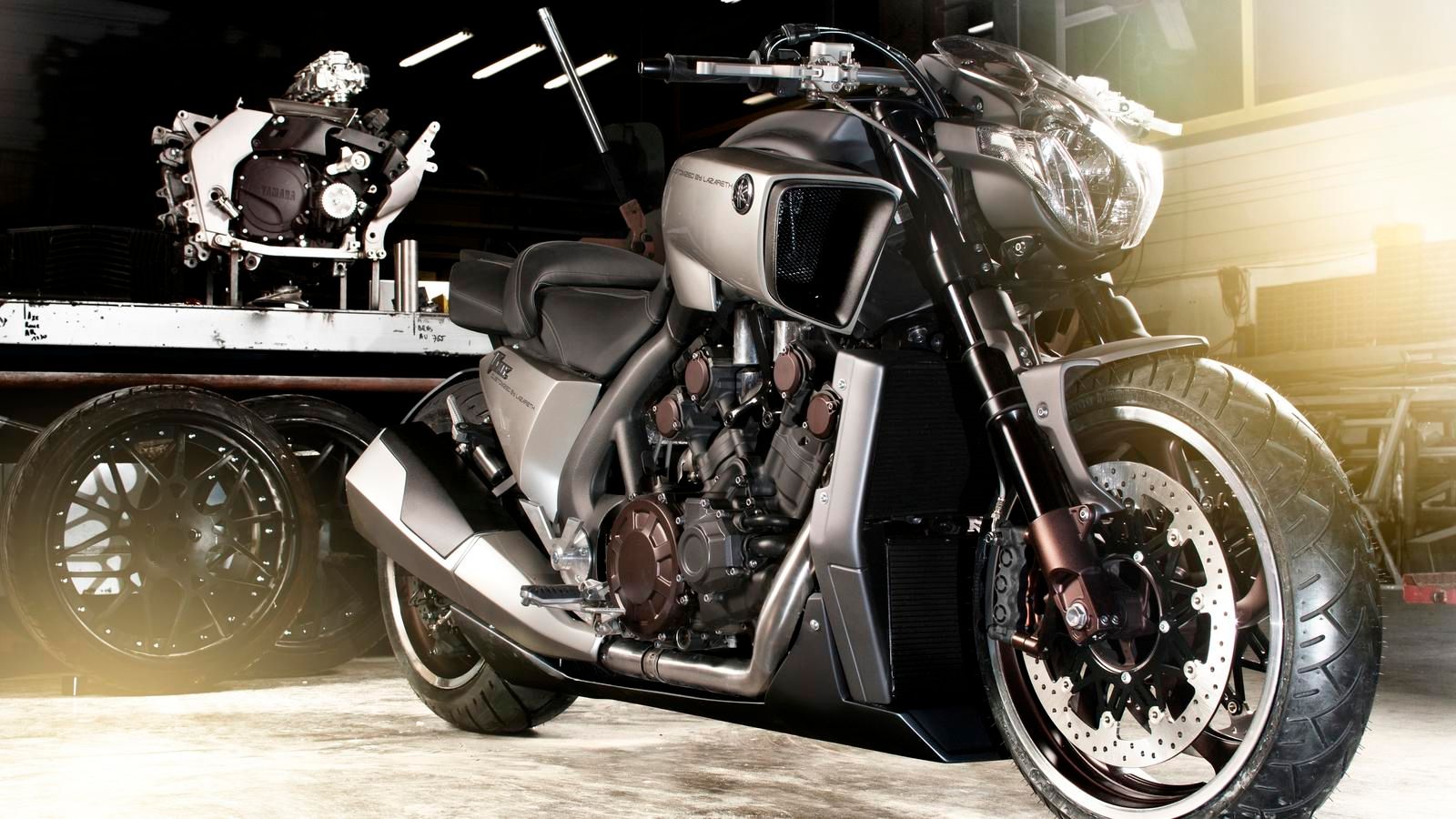 2011 Yamaha V-MAX Hyper Modified by Ludovic Lazareth