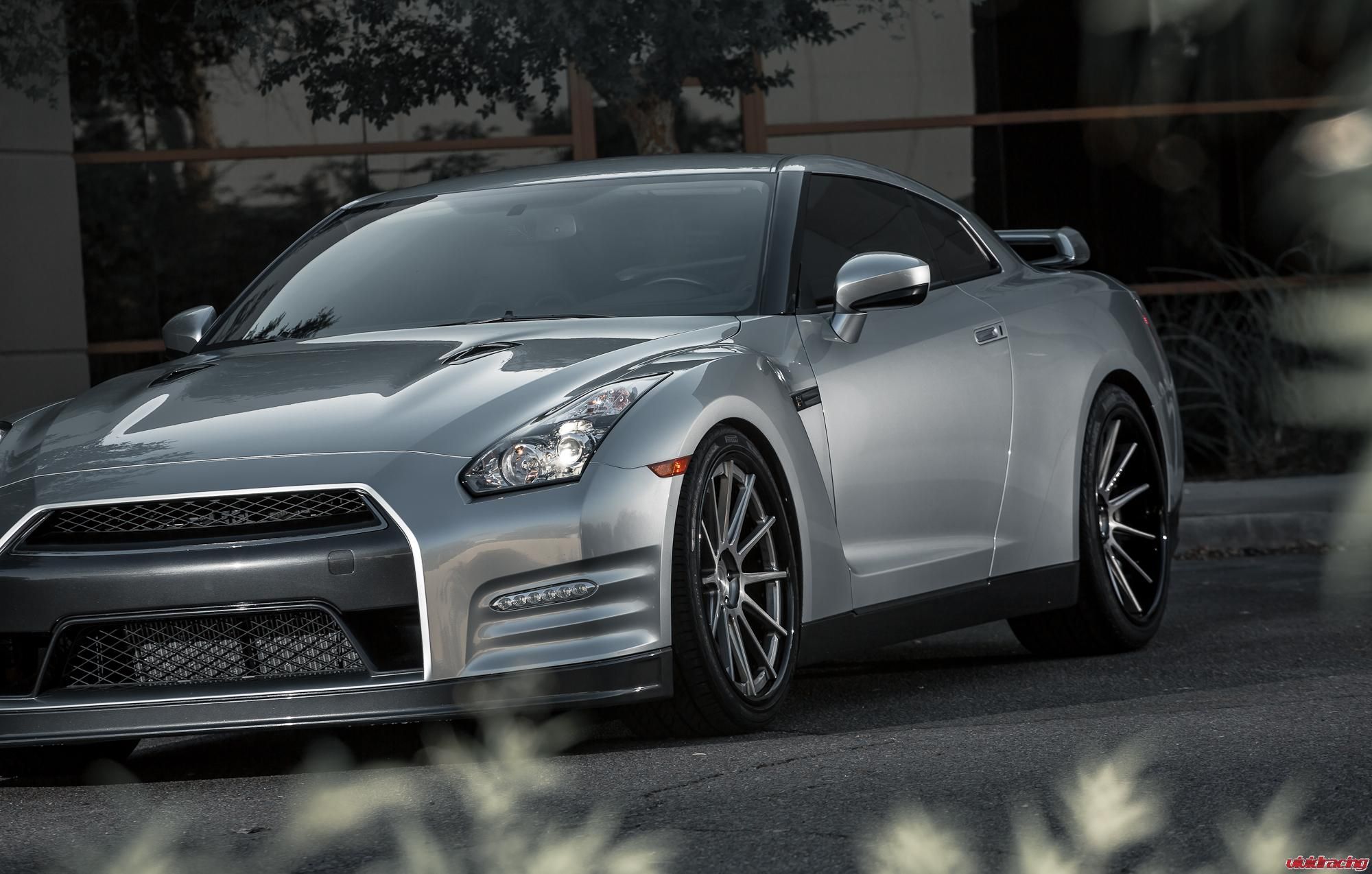 2013 Nissan GT-R by Vivid Racing