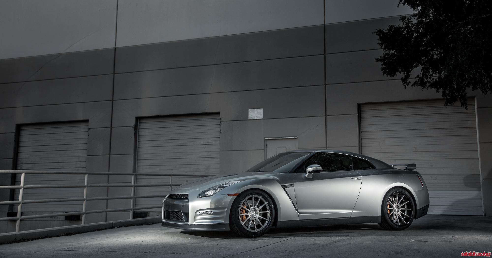 2013 Nissan GT-R by Vivid Racing