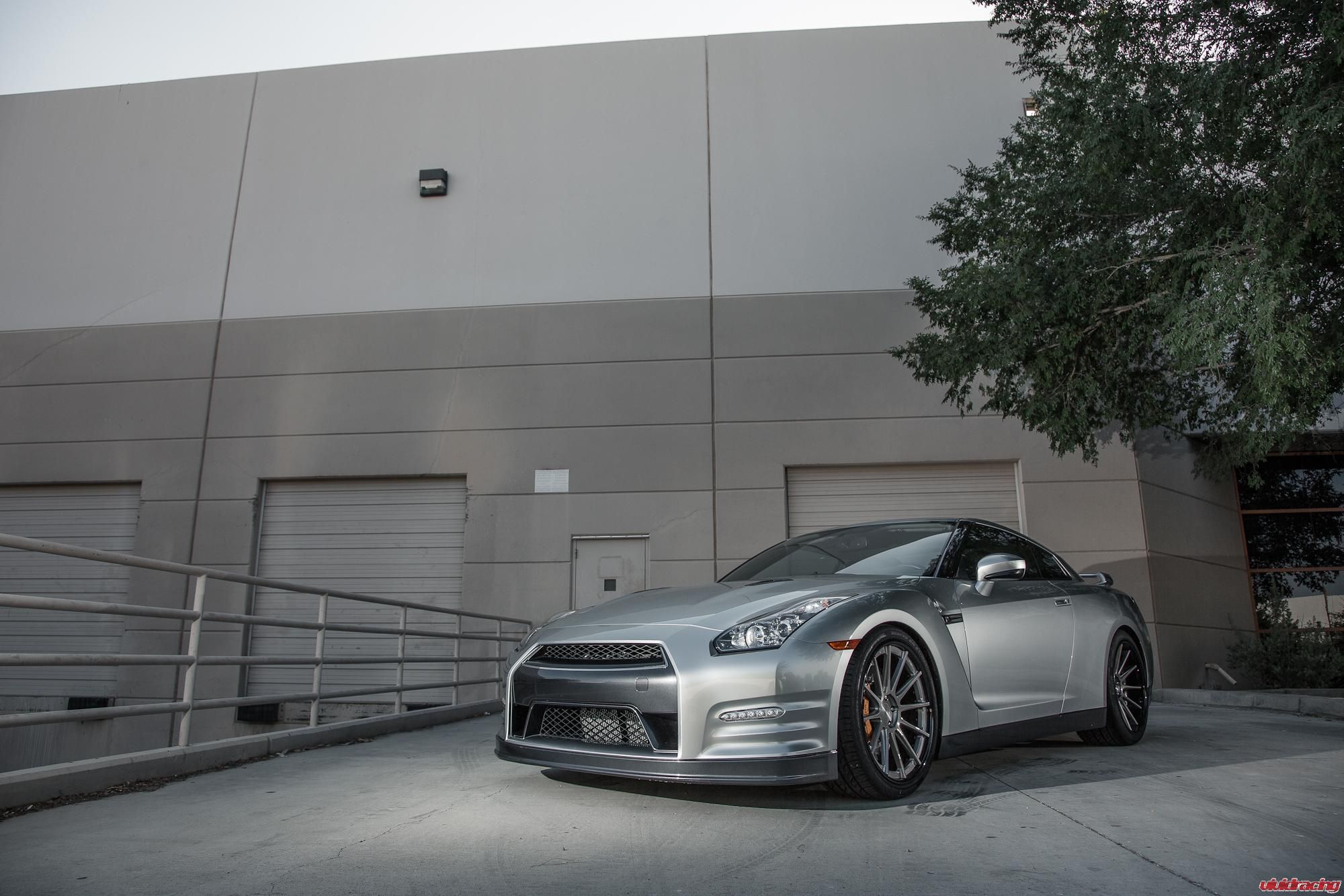 2013 Nissan GT-R by Vivid Racing