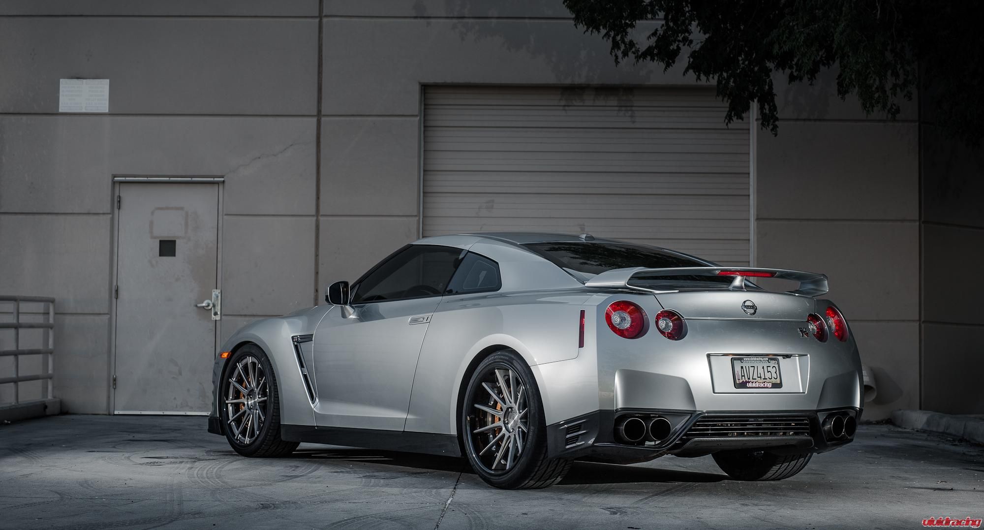 2013 Nissan GT-R by Vivid Racing