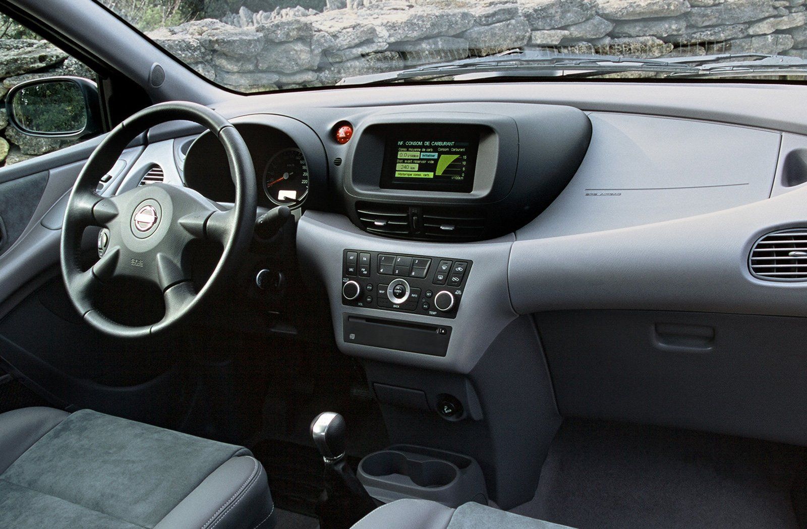 2000 - 2006 Nissan Tino Hybrid