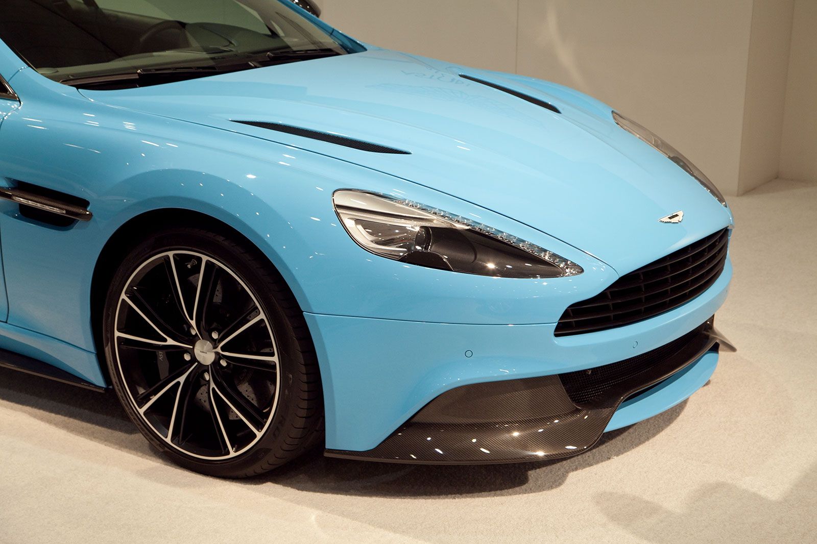 2014 - 2015 Aston Martin Vanquish