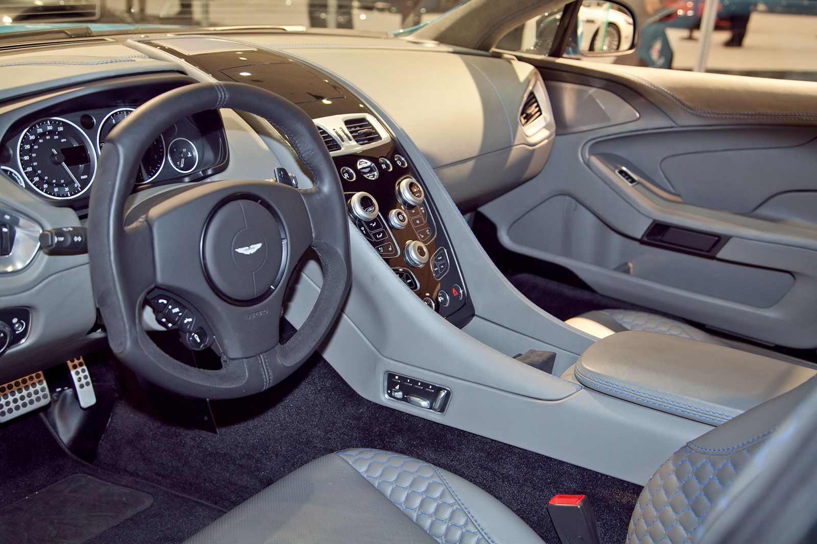 2014 - 2015 Aston Martin Vanquish
