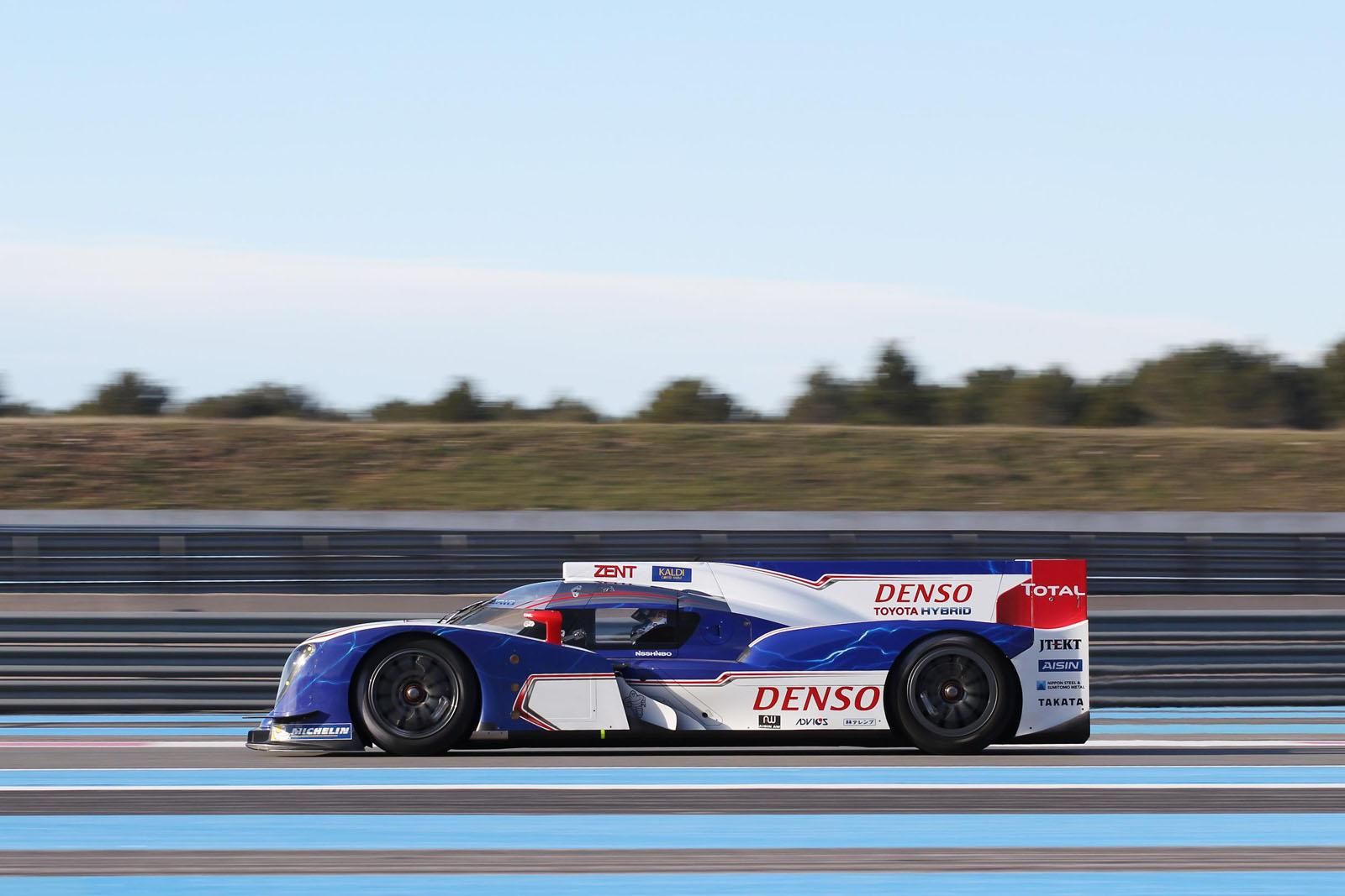 2013 Toyota TS030 Hybrid Race Car