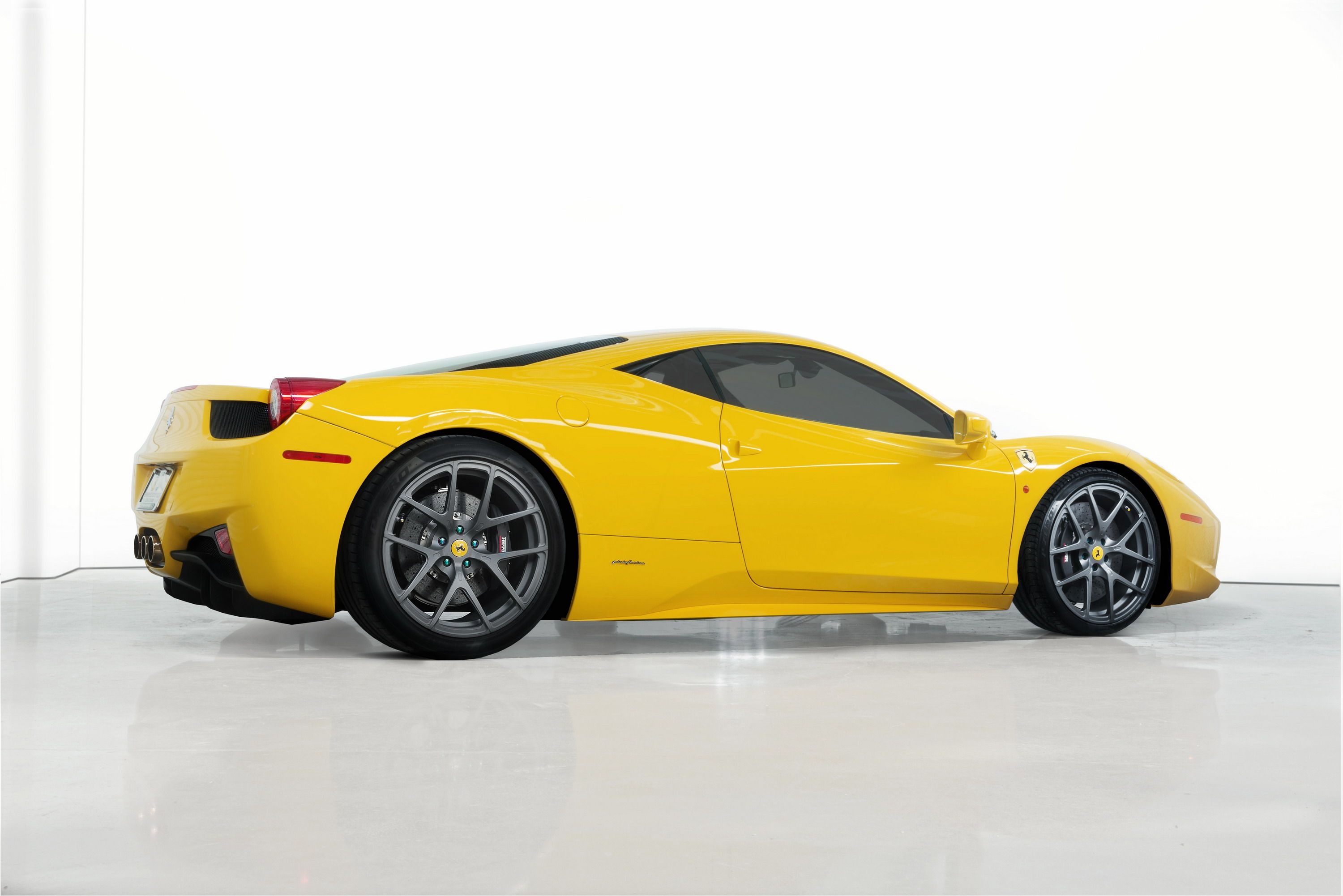 2013 Ferrari 458 Italia by Vorsteiner
