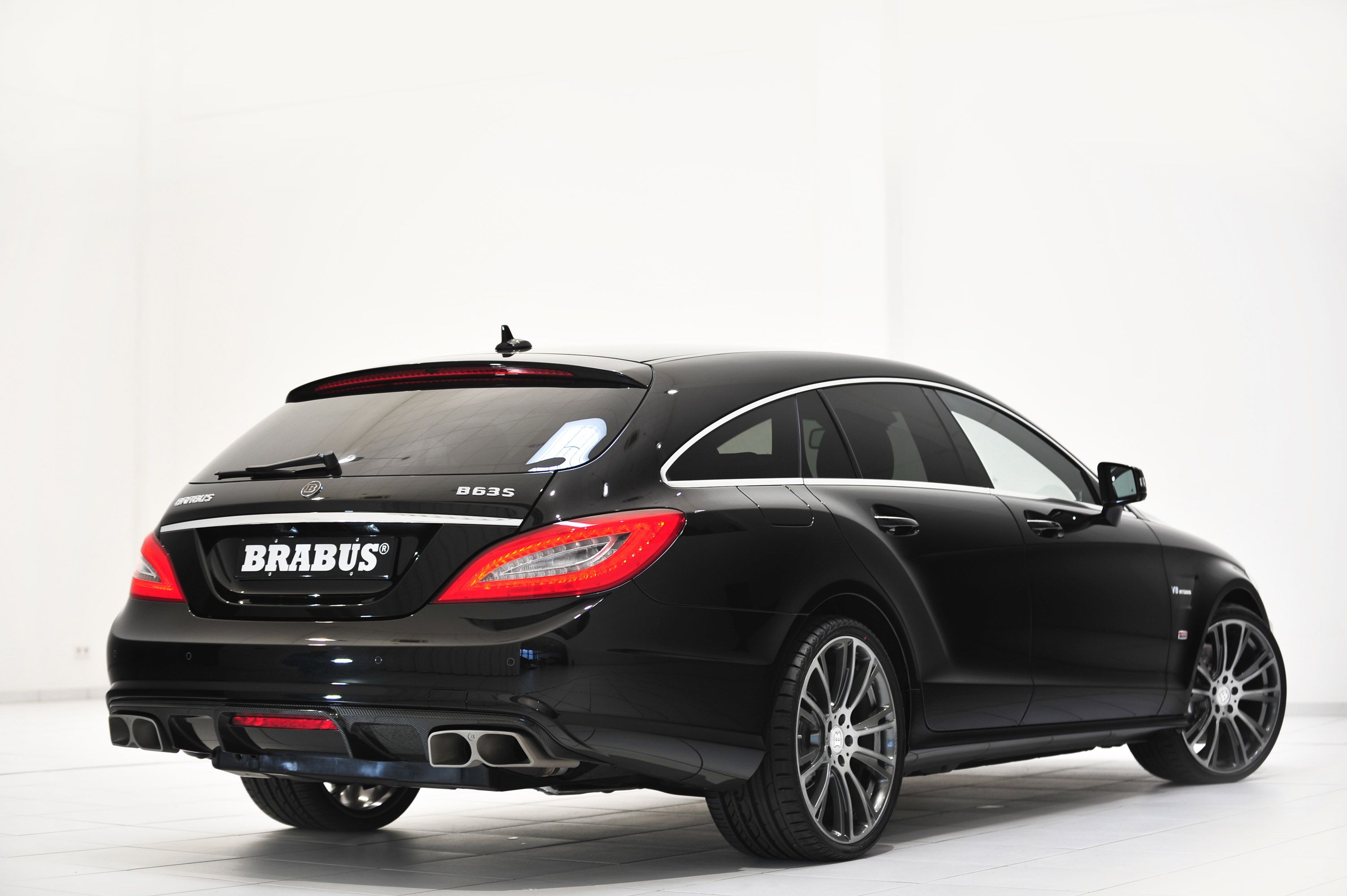 2013 Mercedes CLS63 AMG B63S-730 by Brabus