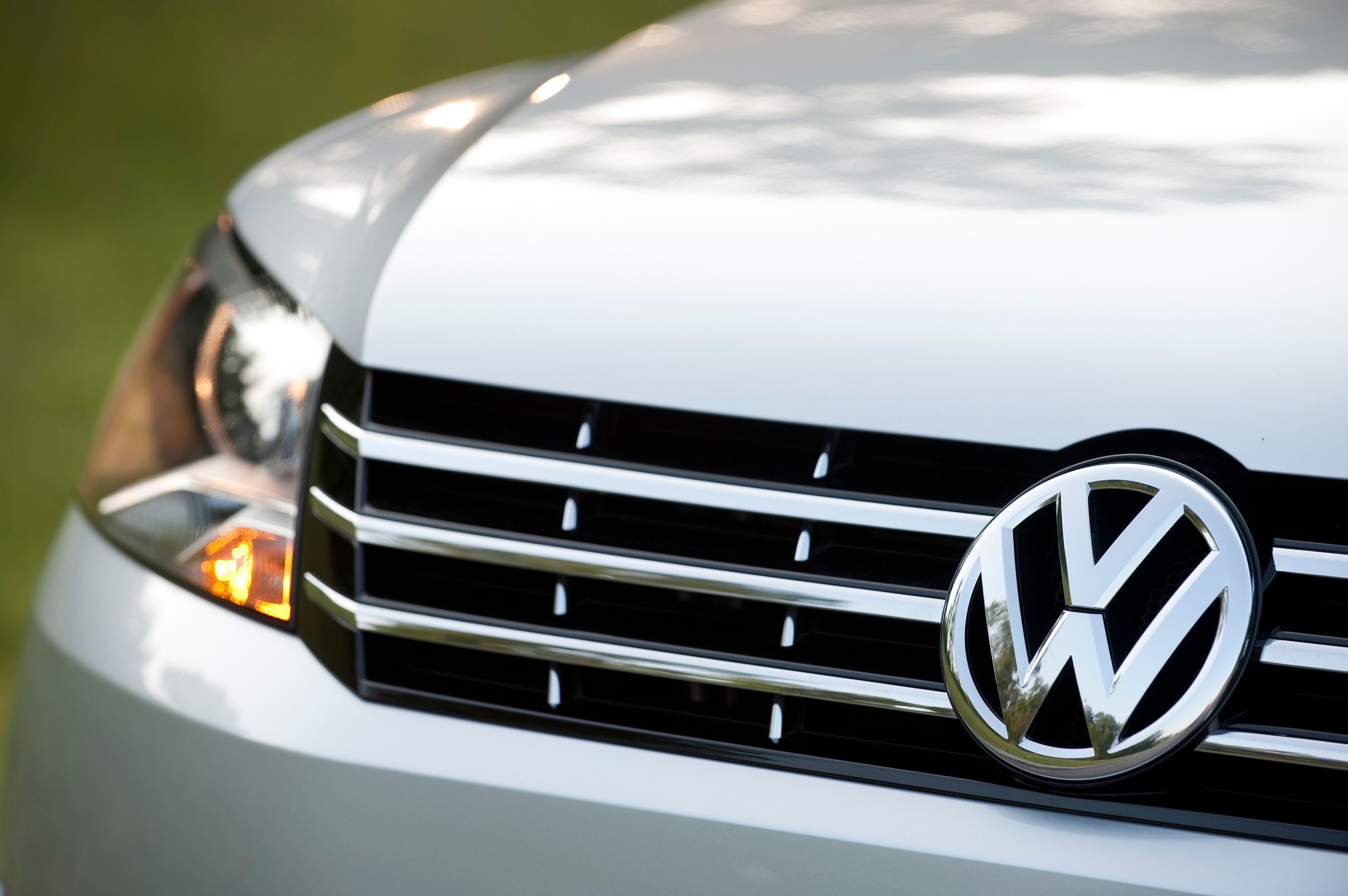 2013 Volkswagen Passat Wolfsburg Edition