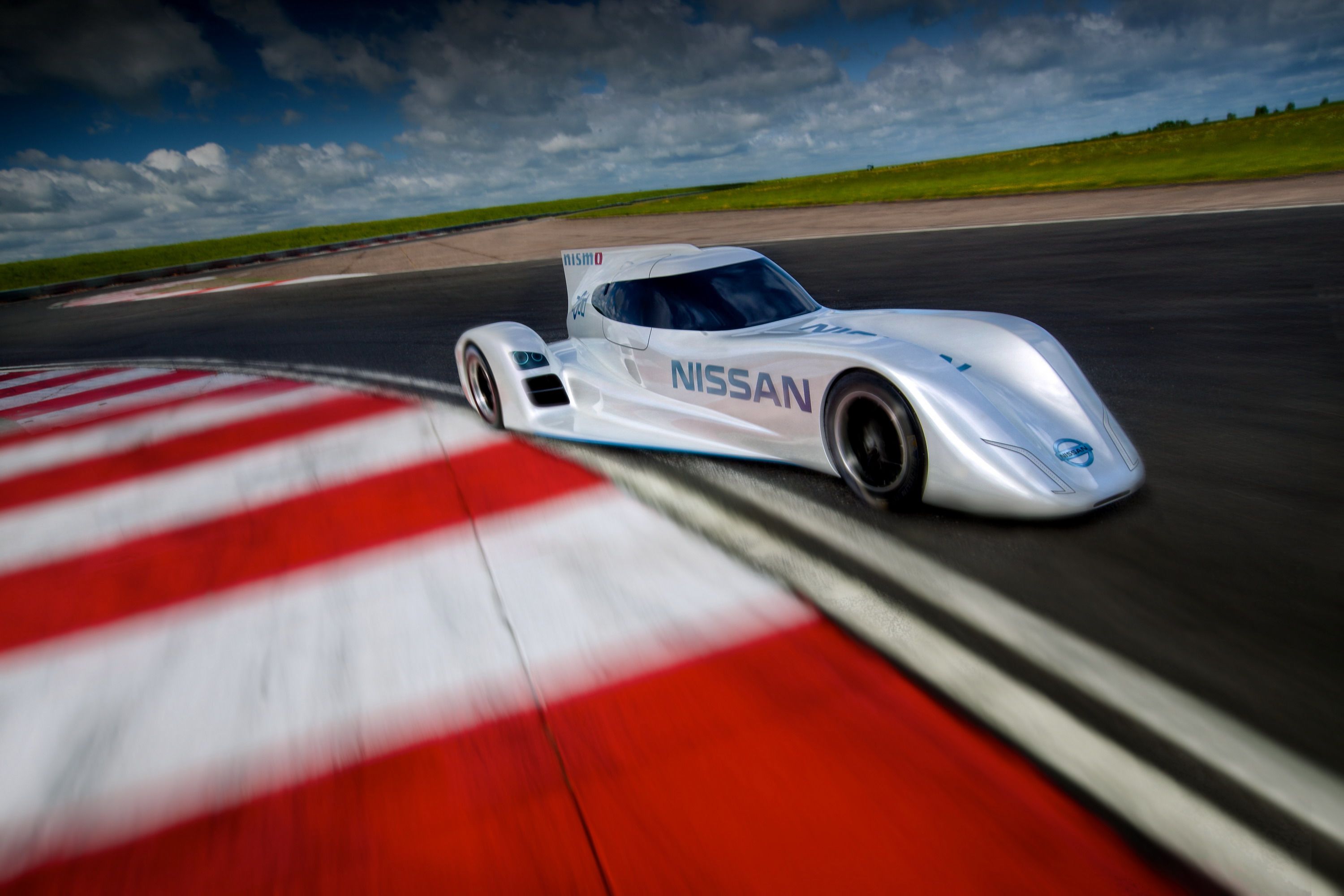 2014 Nissan ZEOD RC