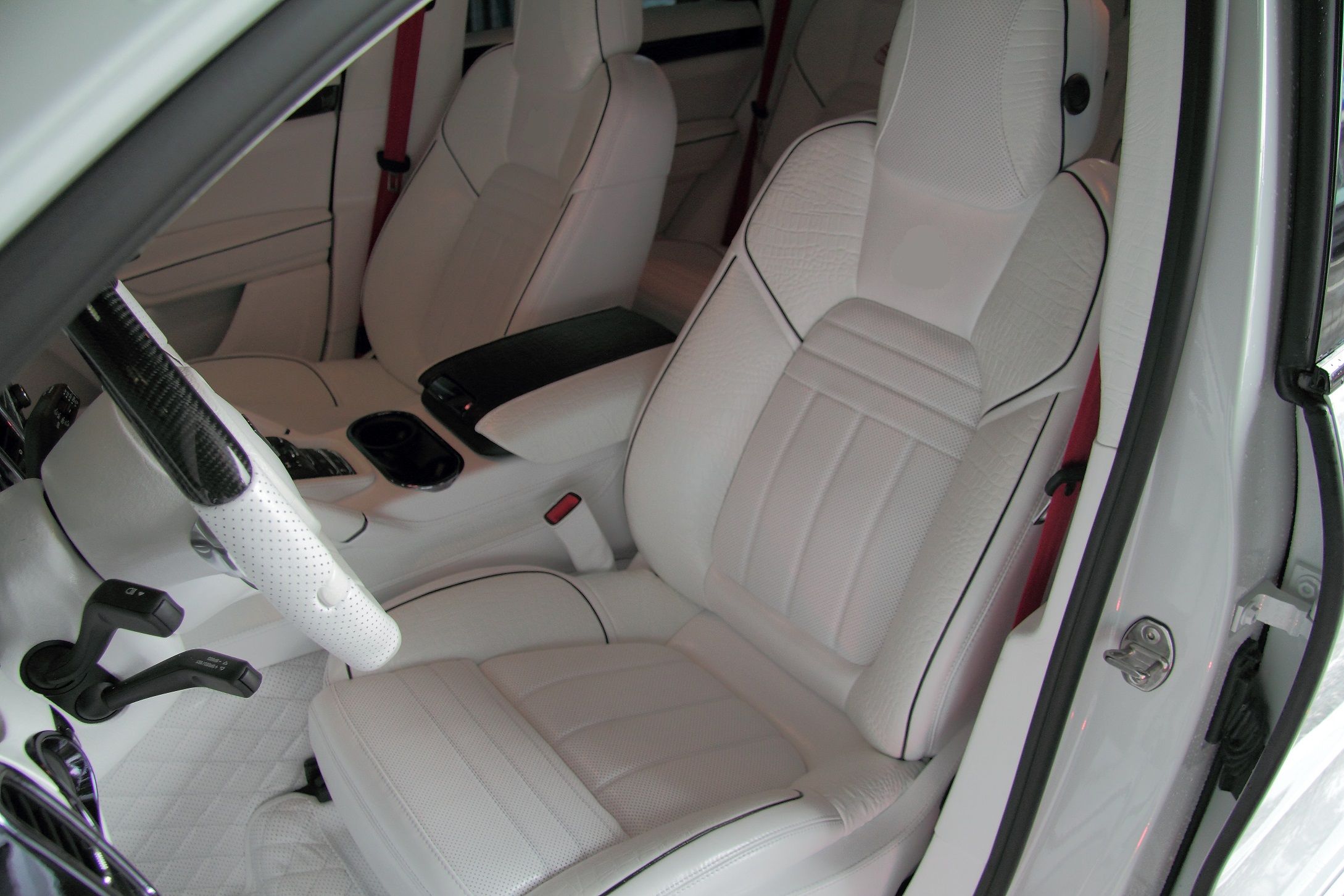 2013 Porsche Cayenne Turbo White Dream Edition by Anderson Germany