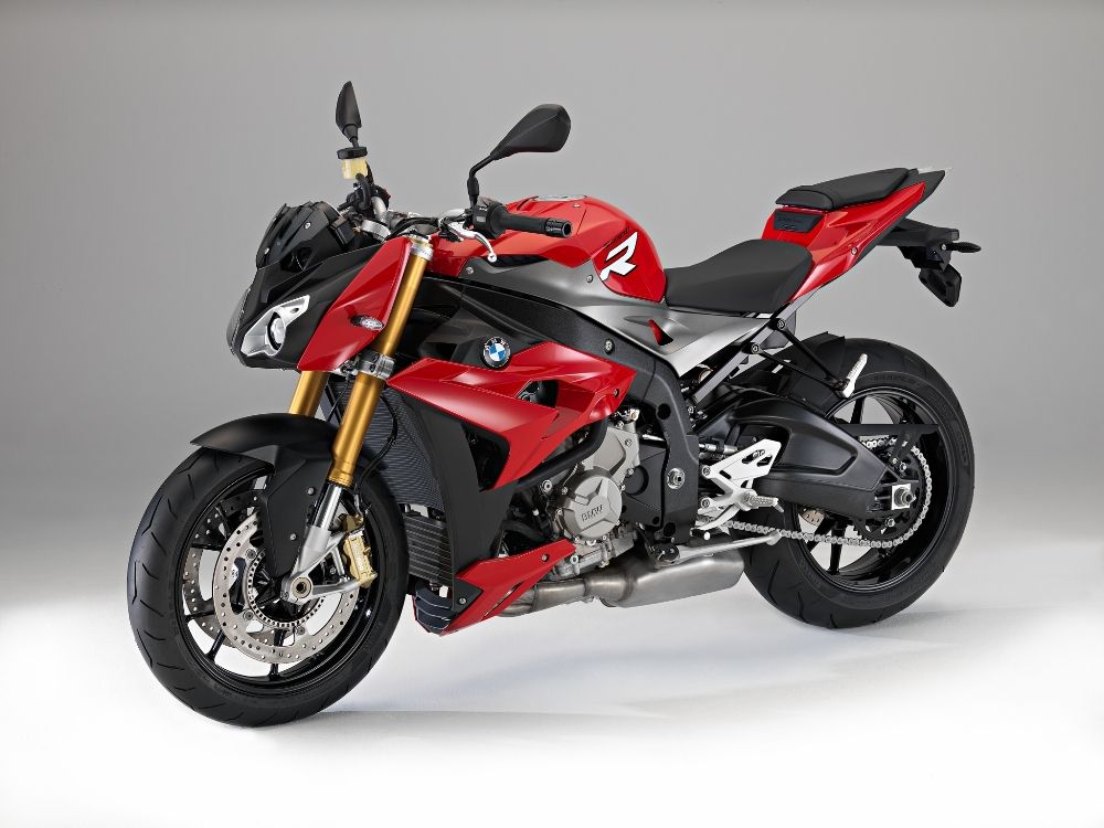 A static shot of the 2014 BMW S1000R in red color 