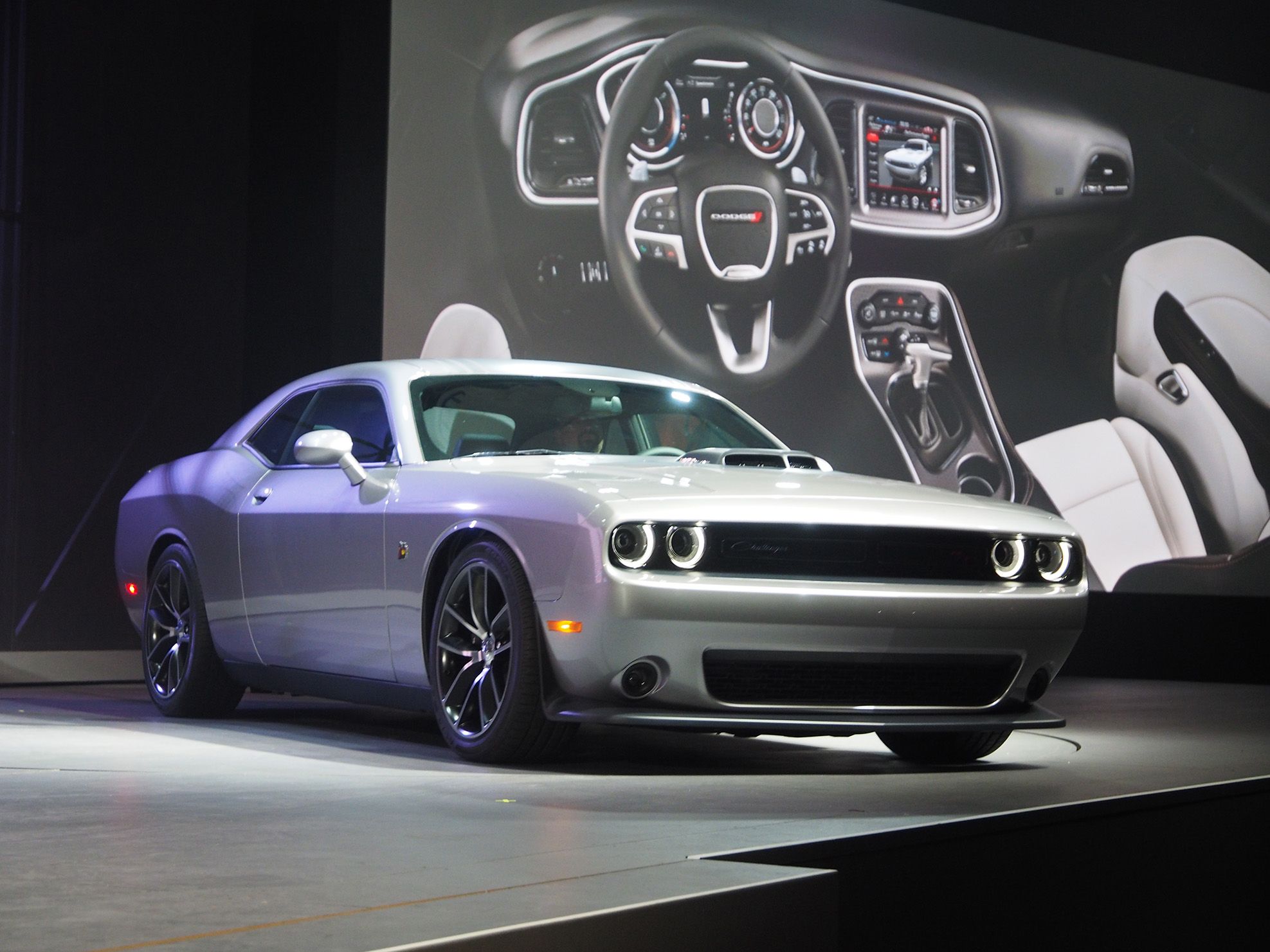 2015 Dodge Challenger 392 HEMI Scat Pack Shaker