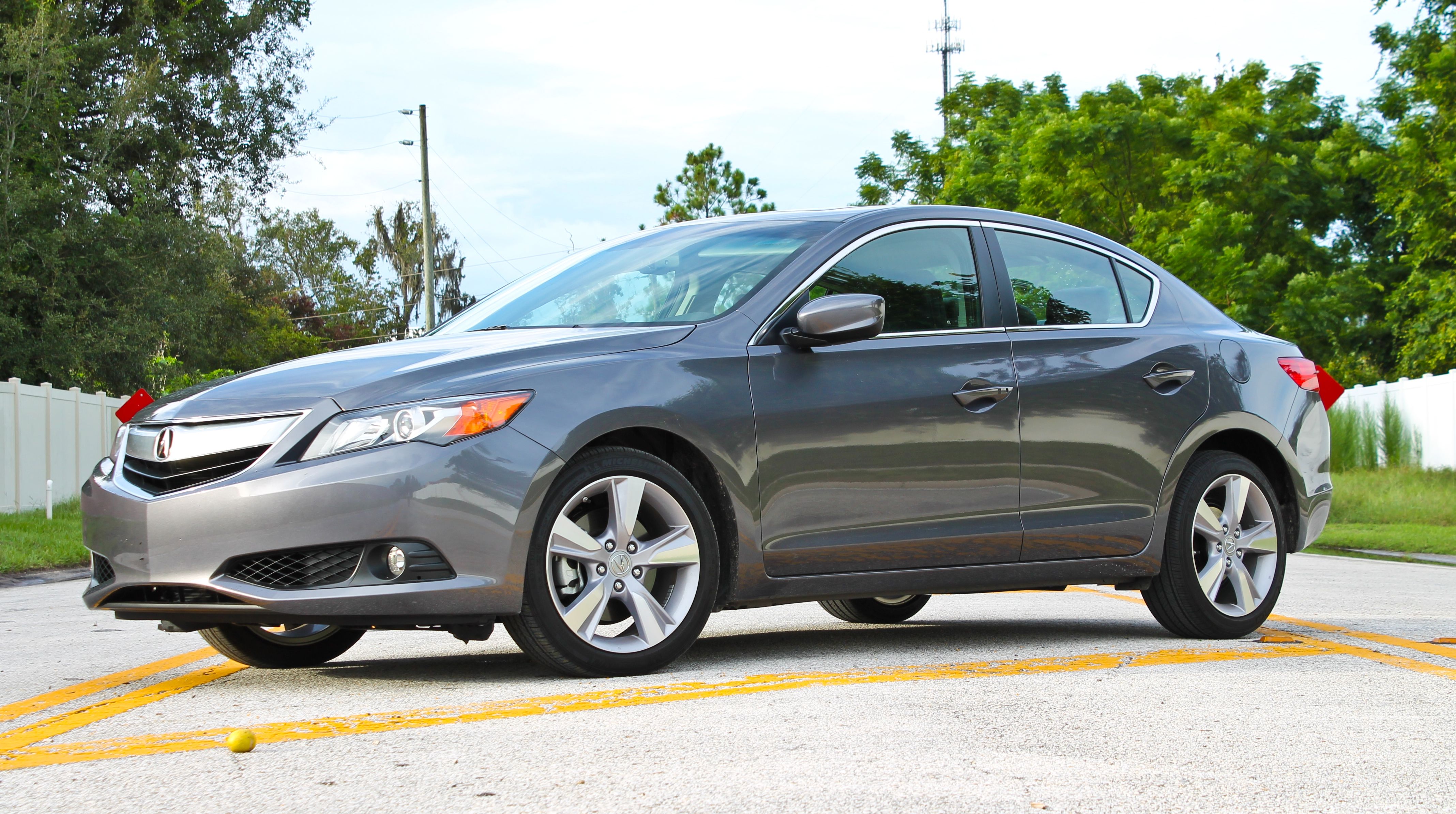  Justin Cupler had a week with the 2015 Acura ILX 2.4L Premium; check out what he thinks of the Civic Si turned luxury rig. 