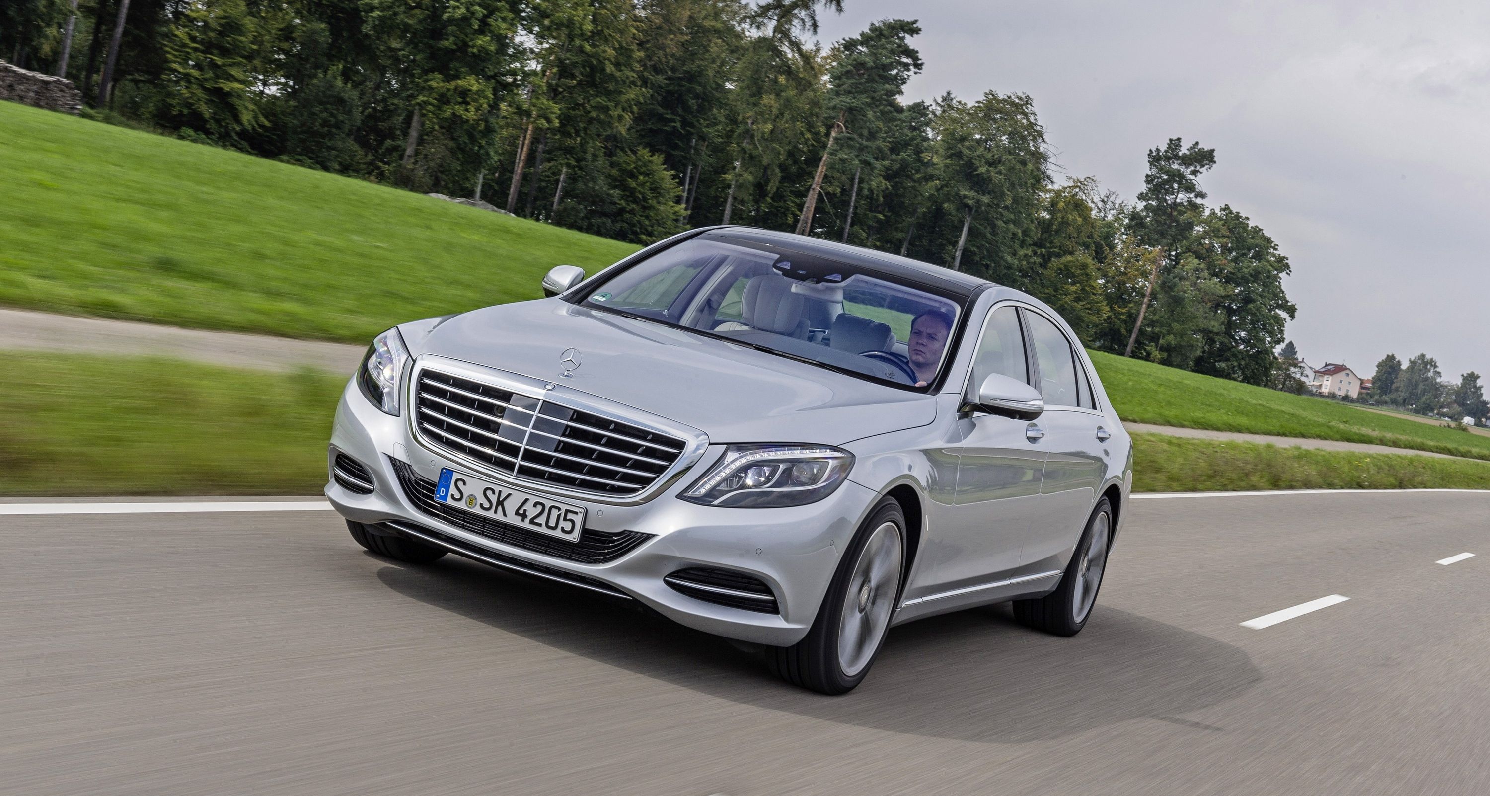  The perfect compromise for rich nerds, the Mercedes-Benz S550 Plug-In Hybrid