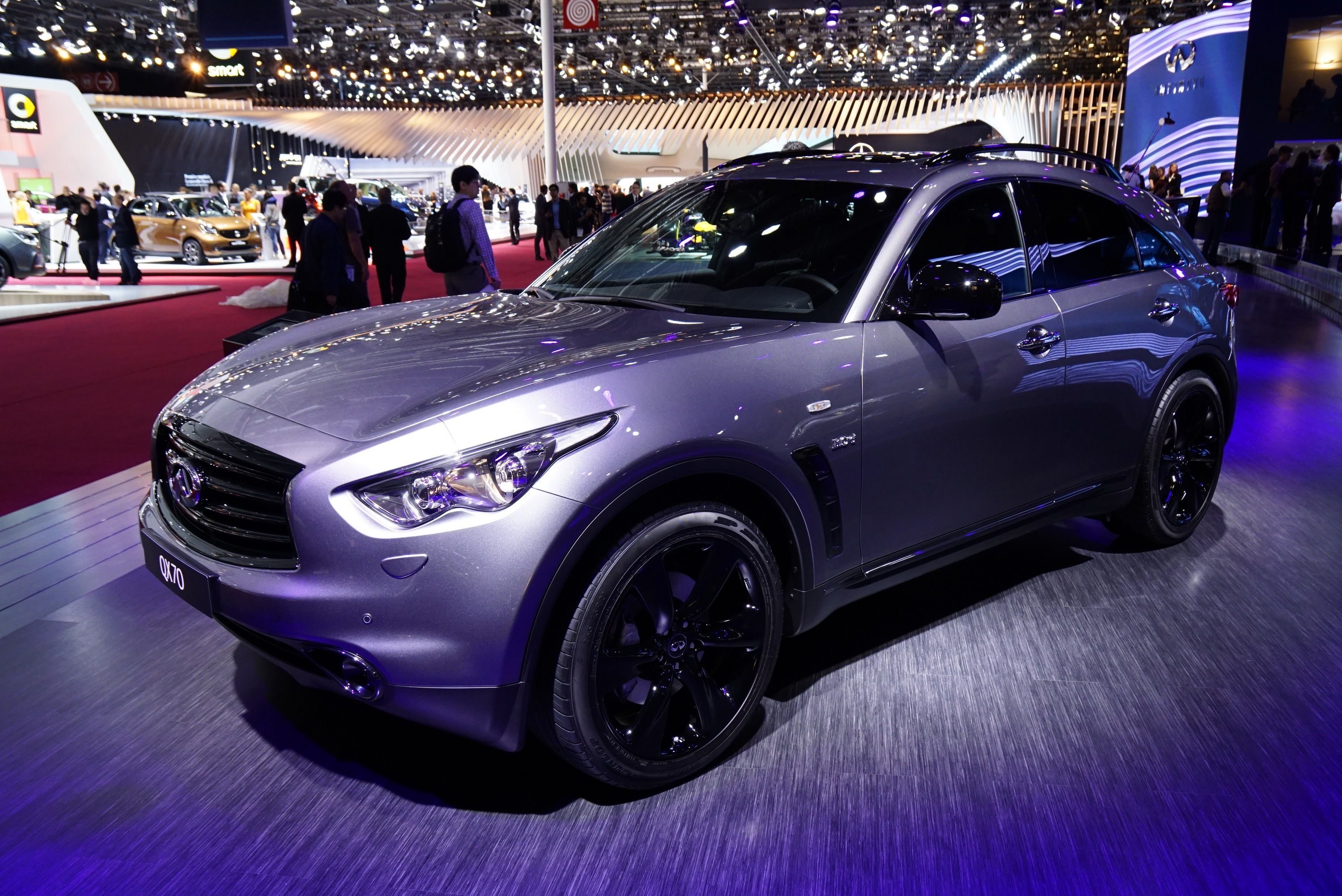 2015 Infiniti QX70S Design