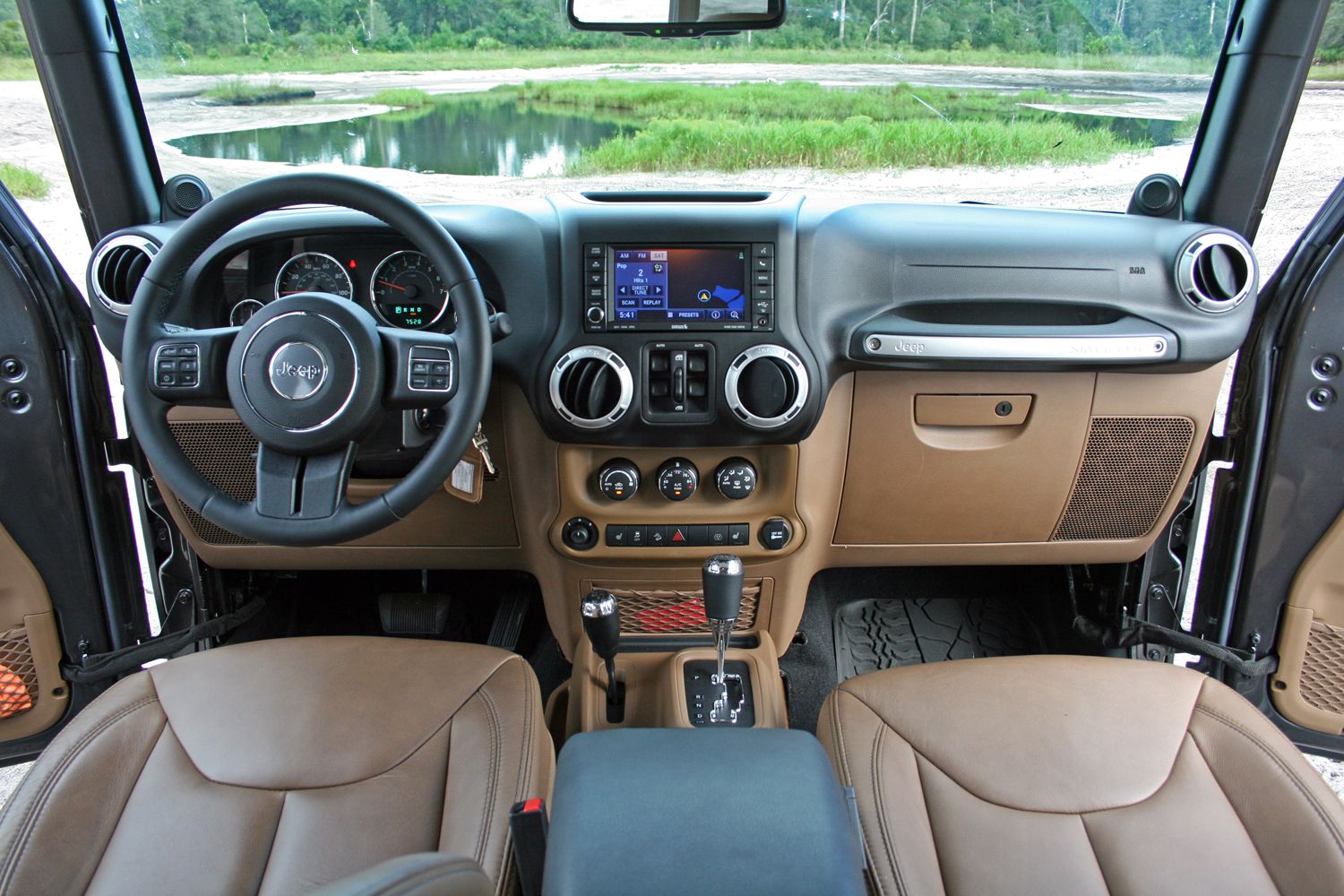 2014 Toyota 4Runner TRD Pro vs. Jeep Wrangler Unlimited