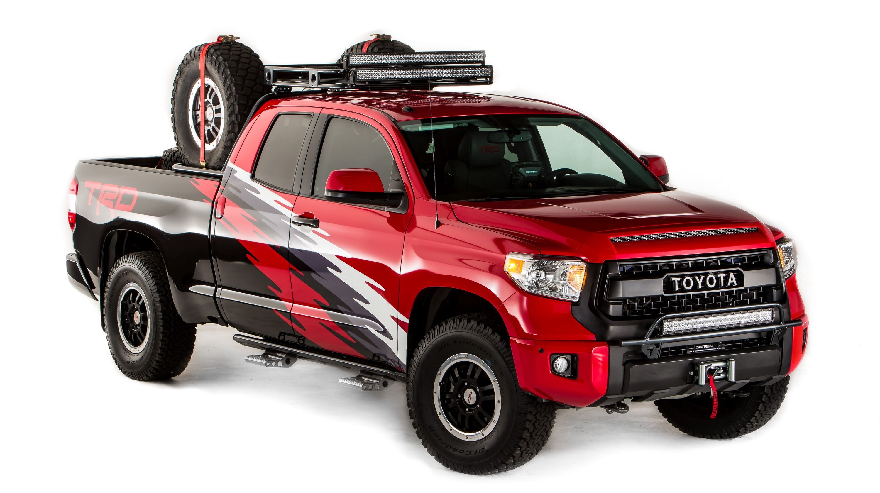  Toyota has a set of chase vehicles for the upcoming Baja 1000, and it's showing off the Tundra version at SEMA. 