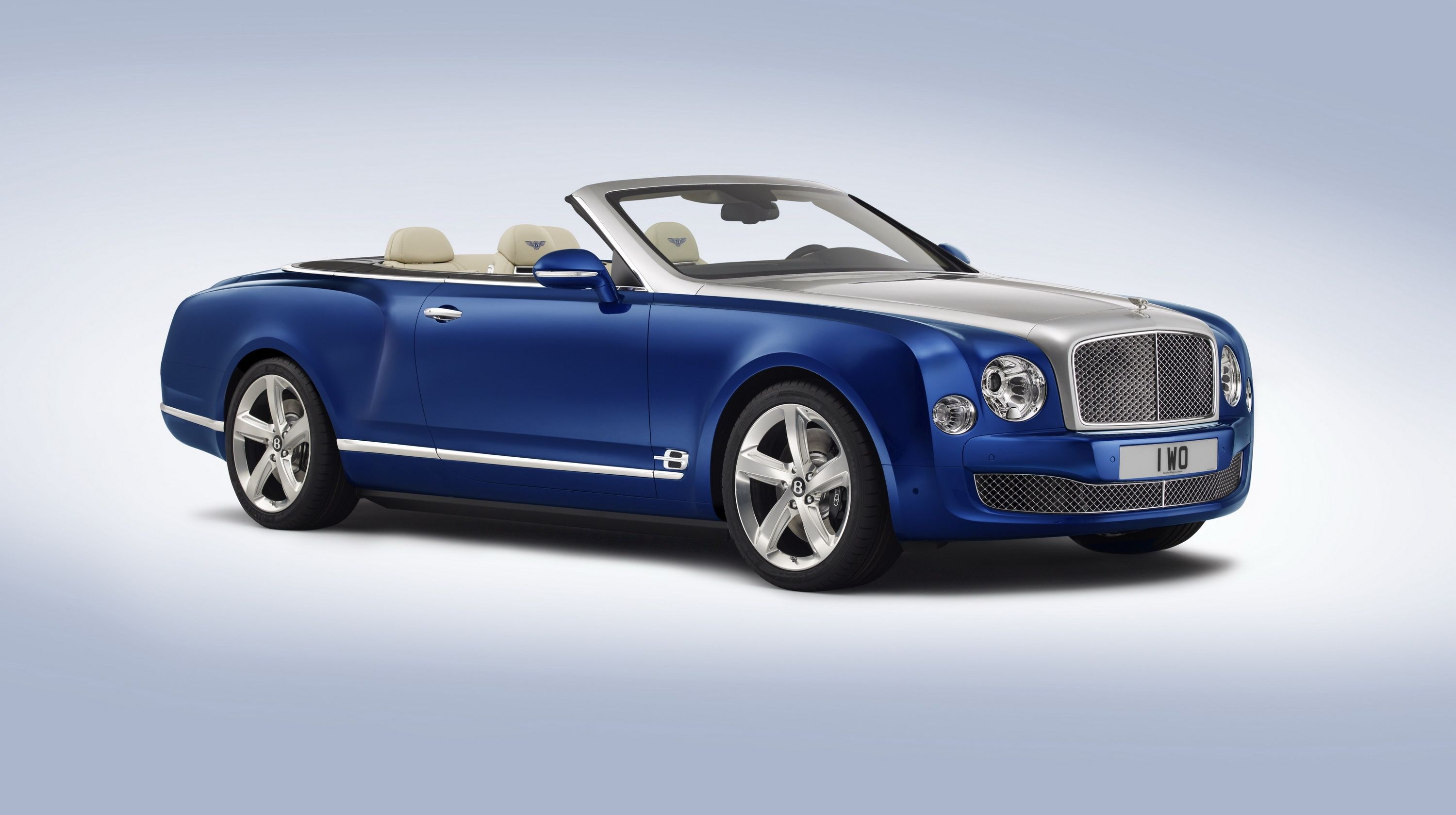  It looks like Bently is well on its way to making a Mulsane convertible, but first, this Grand Convertible Concept.