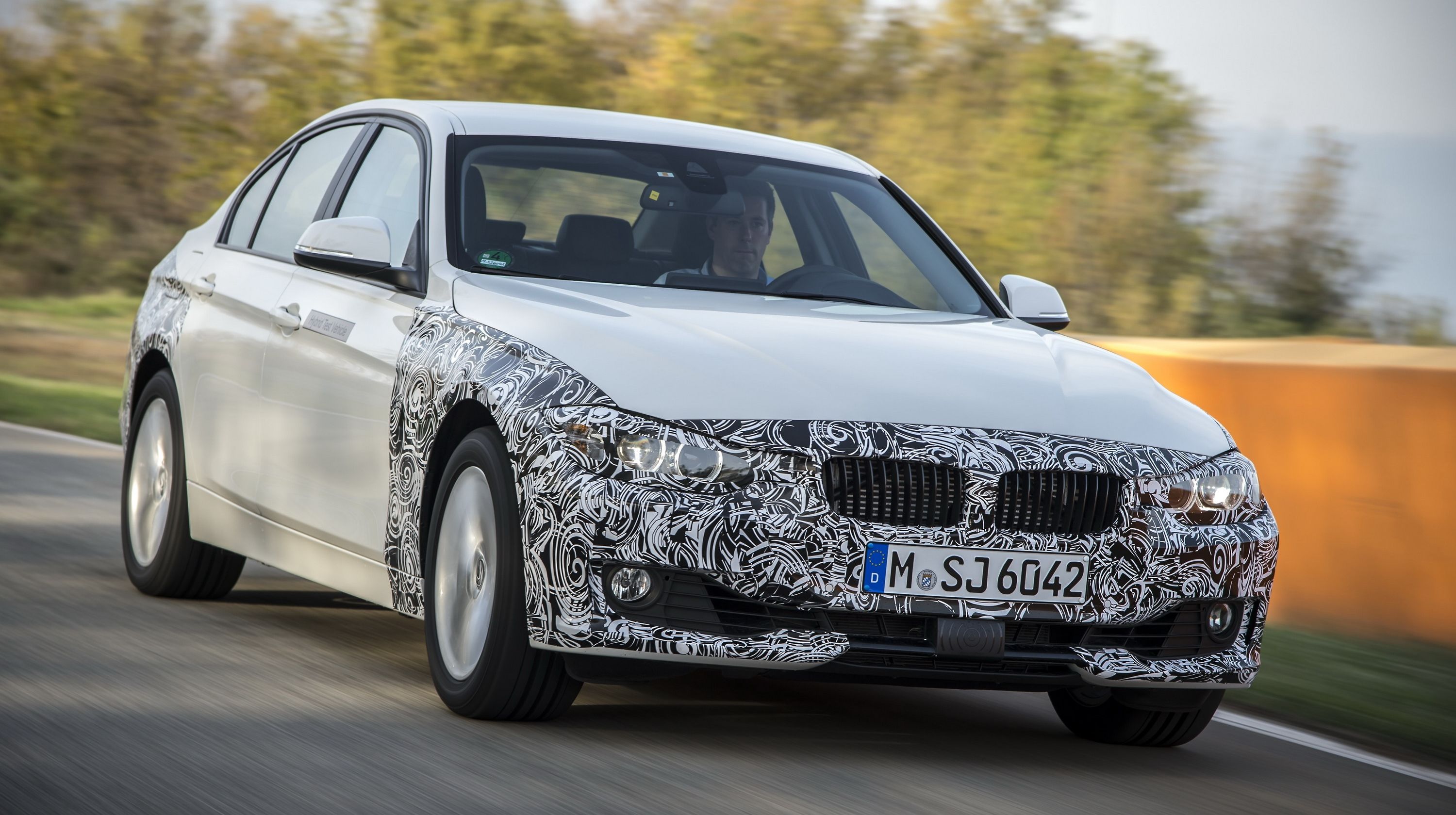  BMW has massive plans for the 2016 BMW 3 Seres Plug In Hybrid. Though they may not be evident in the beginning, what they will influence by 2022 will revolutionize the EV world. 