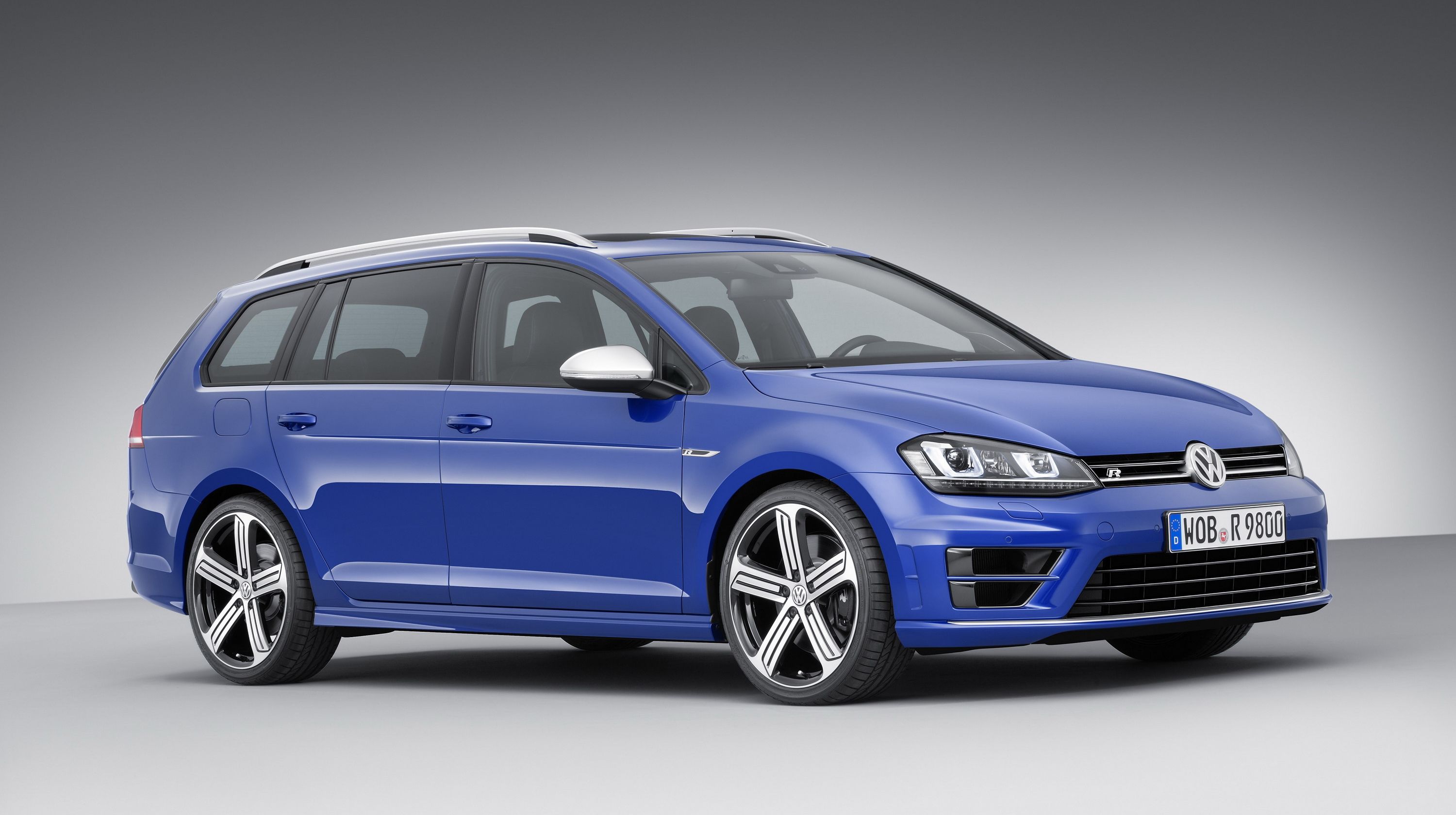  We saw it coming via spy shots, and here it is: the Golf R Variant. Oddly enough, it's debuting at the 2014 LA Auto Show but all signs still point to it being a Europe-only model. 