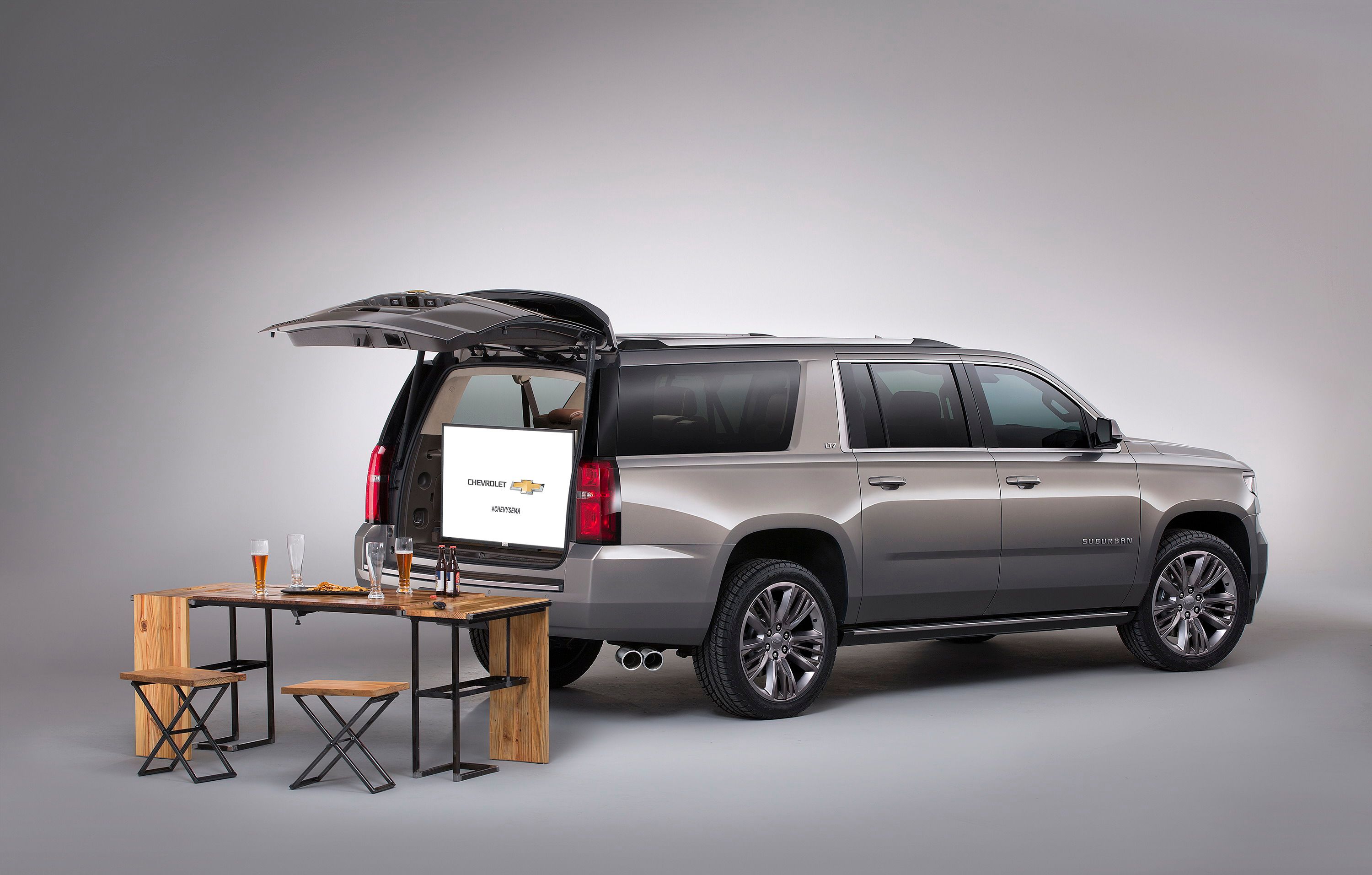 2015 Chevrolet Suburban Premium Outdoors Concept
