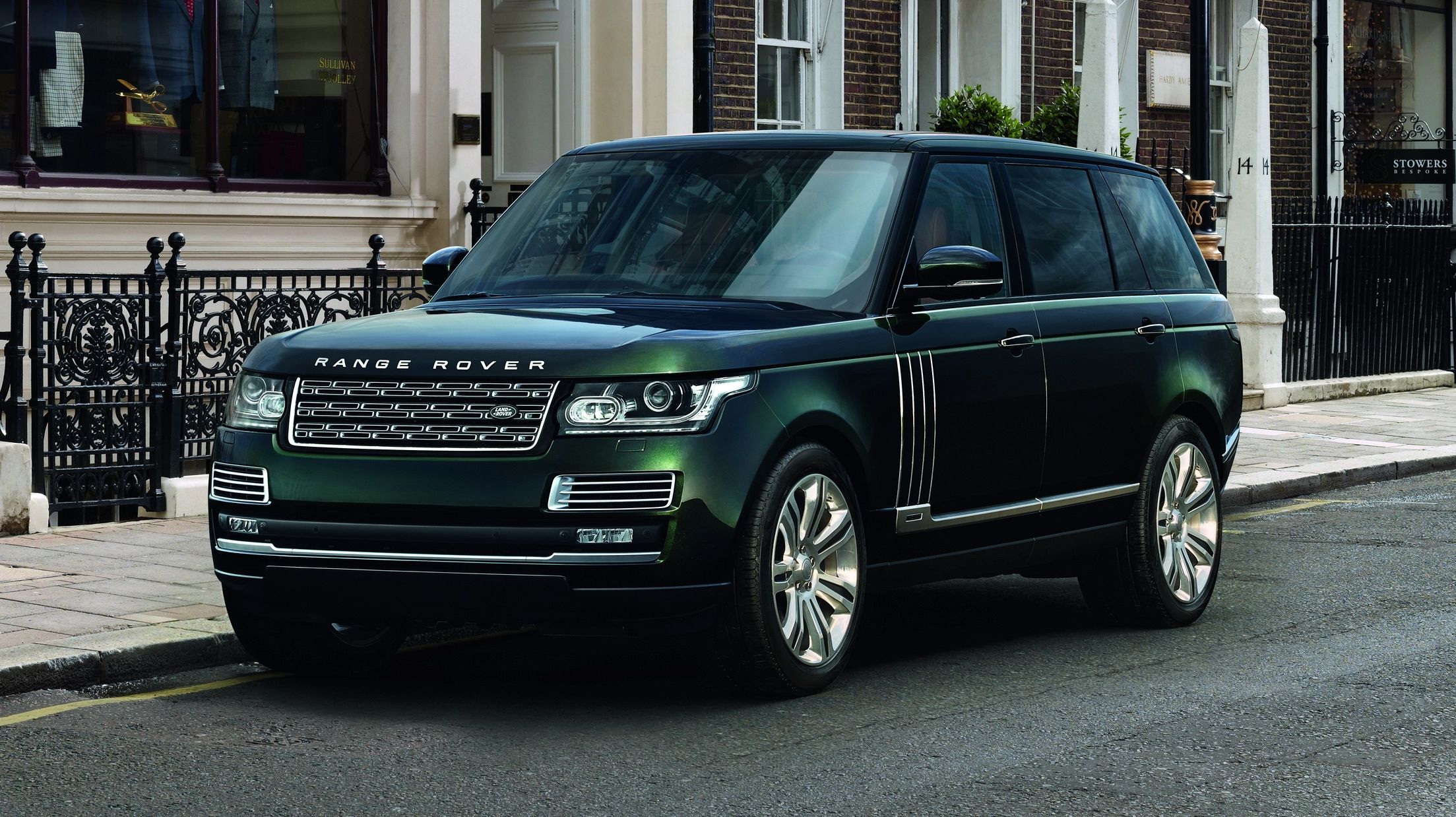  Meet the Land Rover Range Rover SVO Holland & Holland Special Edition, AKA the most expensive Range Rover to date. 