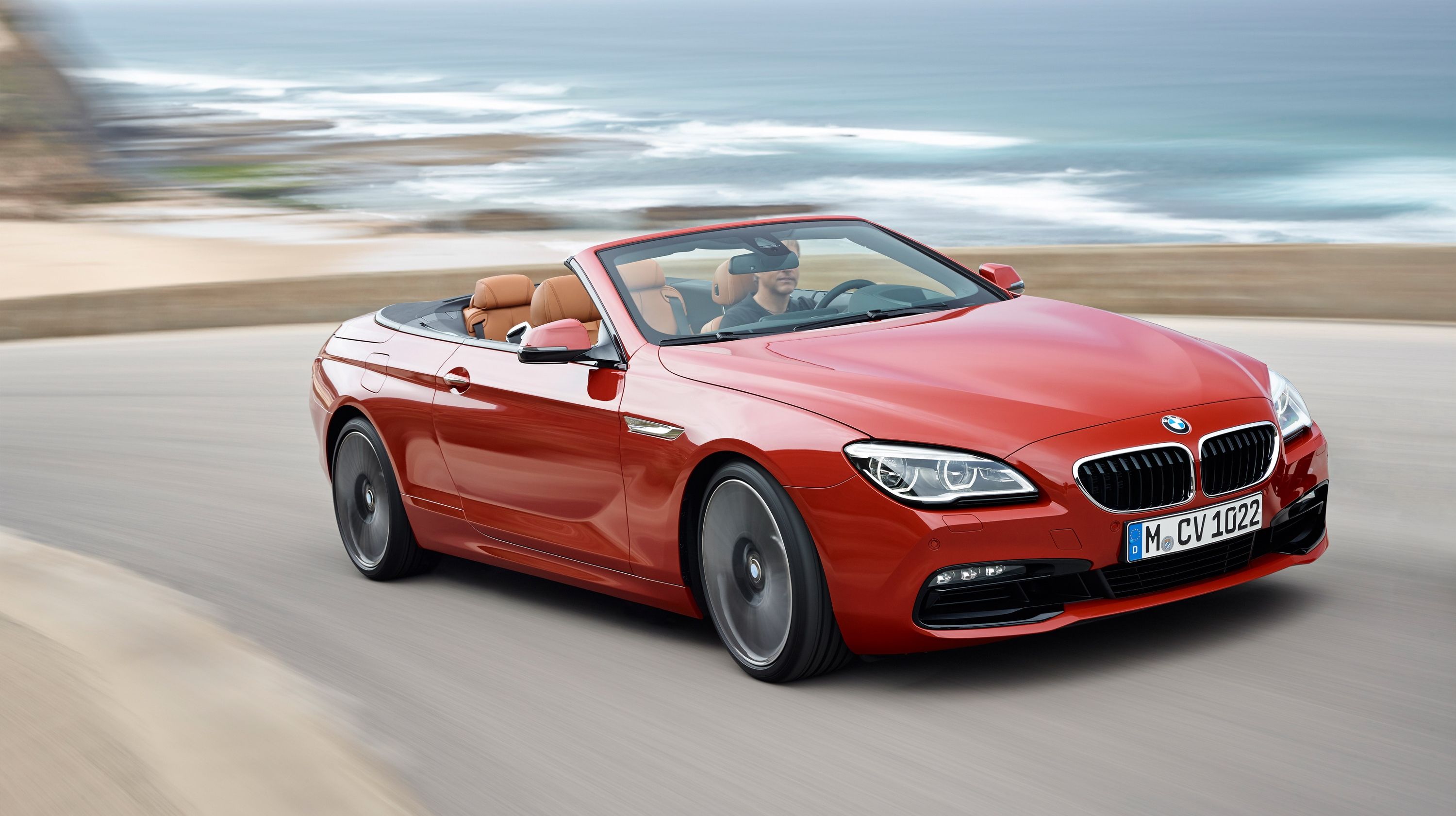  The entire 6 Series lineup has received a light refresh for the 2016 model year, including the convertible. 
