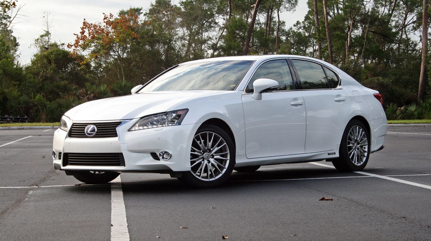  Mark McNabb spent a week with the large, luxurious, AND fuel-efficient Lexus GS450h. Check out what he thought of it at TopSpeed.com.