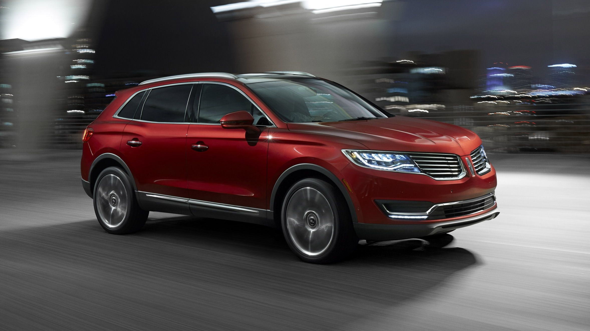  The fully loaded and redesigned Ford Ed... err... Lincoln MKX has its veil lifted in the Motor City. 