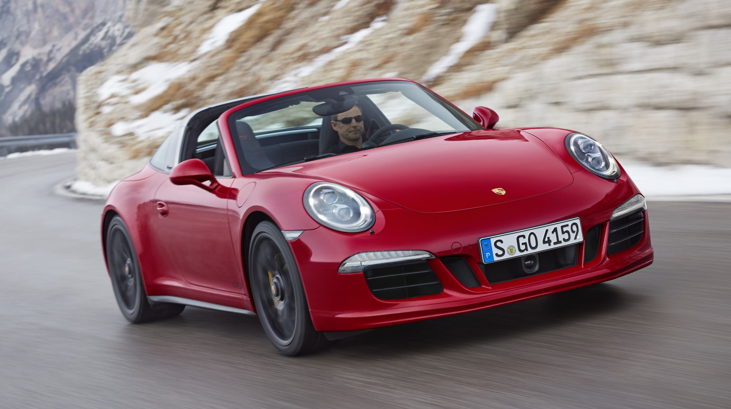  All the added power and fun of a 911 GTS is now availalbe with the unique roof offered by the Targa.