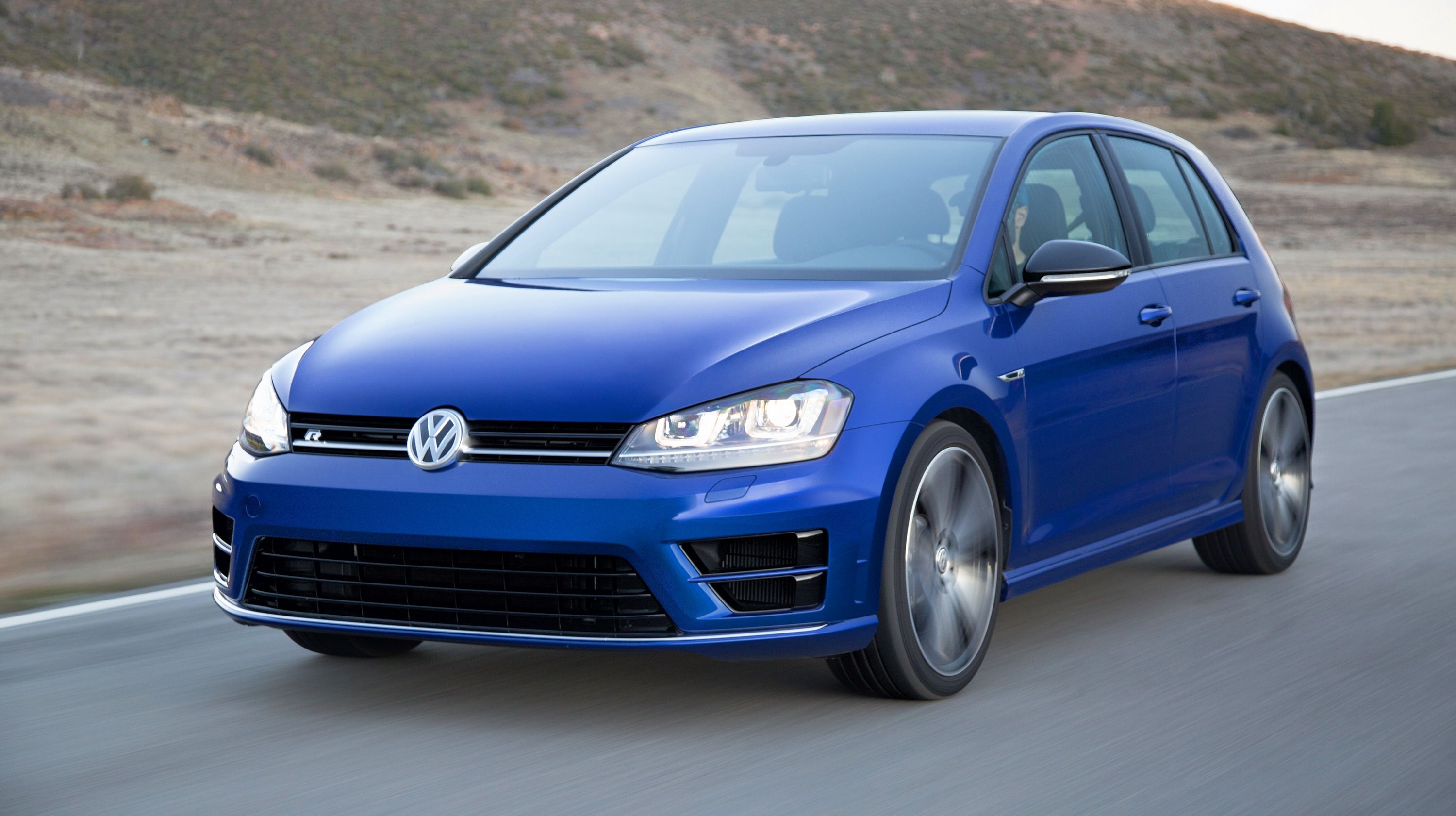  VW has finally unveiled a new set of high-res images of the 2016 Golf R. Check them and our review of it at TopSpeed.com.