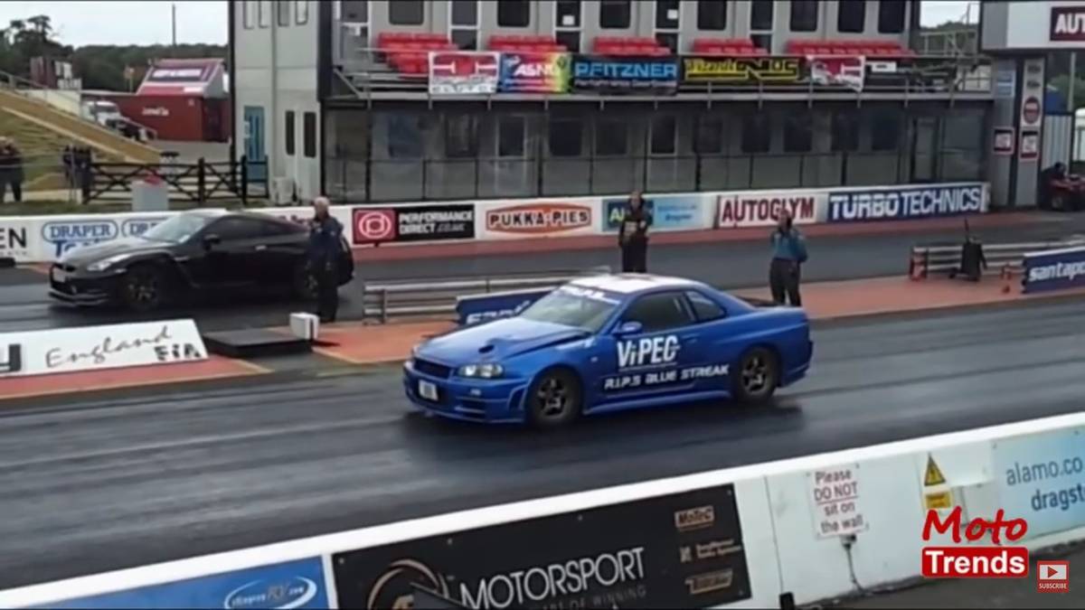 1,500HP Nissan Skyline GT-R R34 Vs Nissan GT-R Drag Race: Video