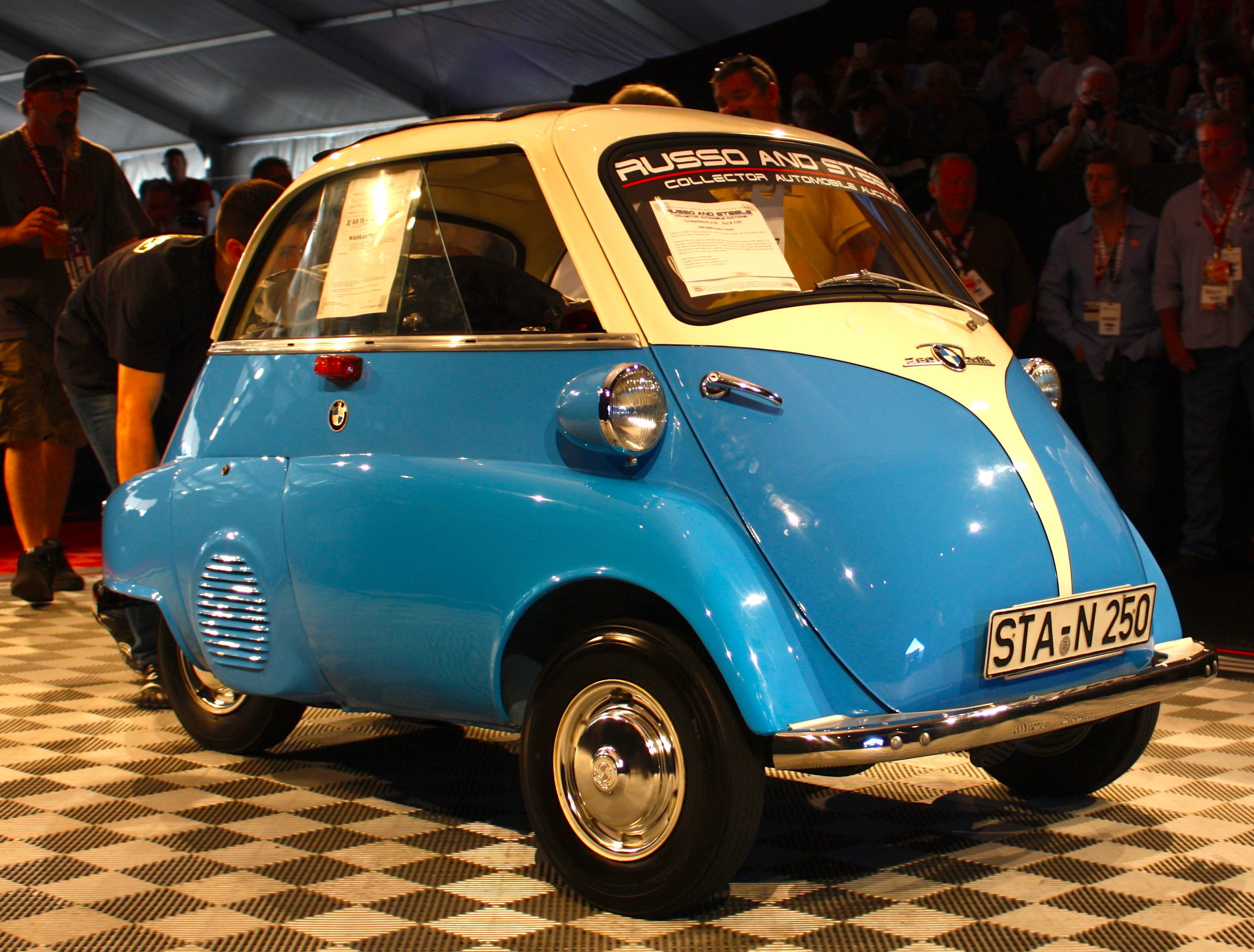 BMW Isetta Drag Racing