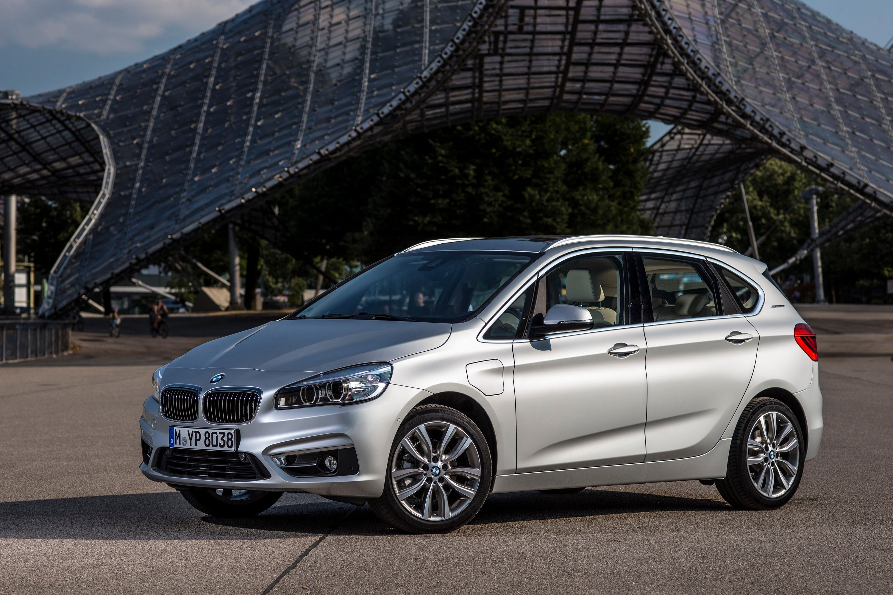 2016 BMW 225xe Plug-in Hybrid