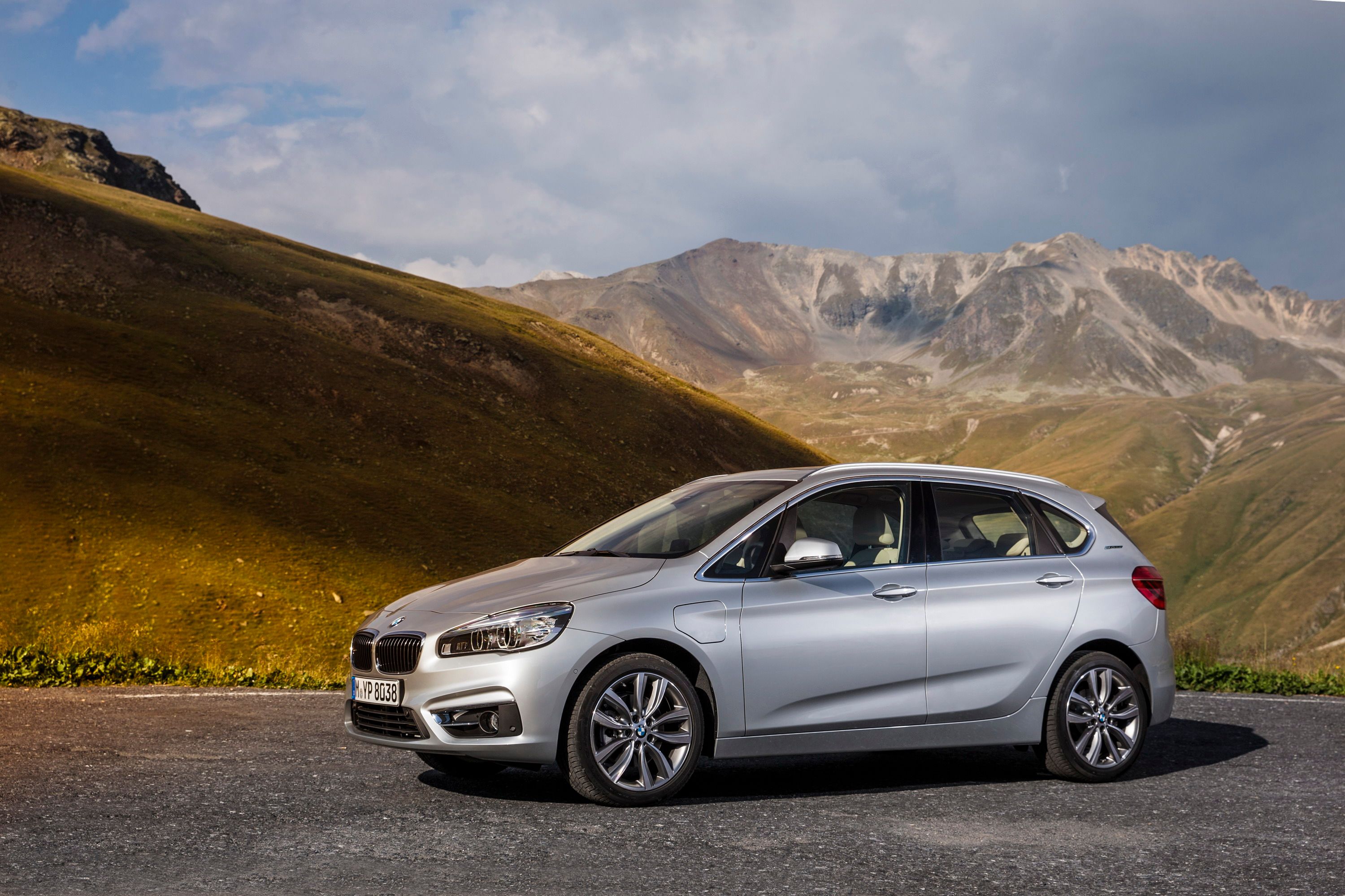 2016 BMW 225xe Plug-in Hybrid