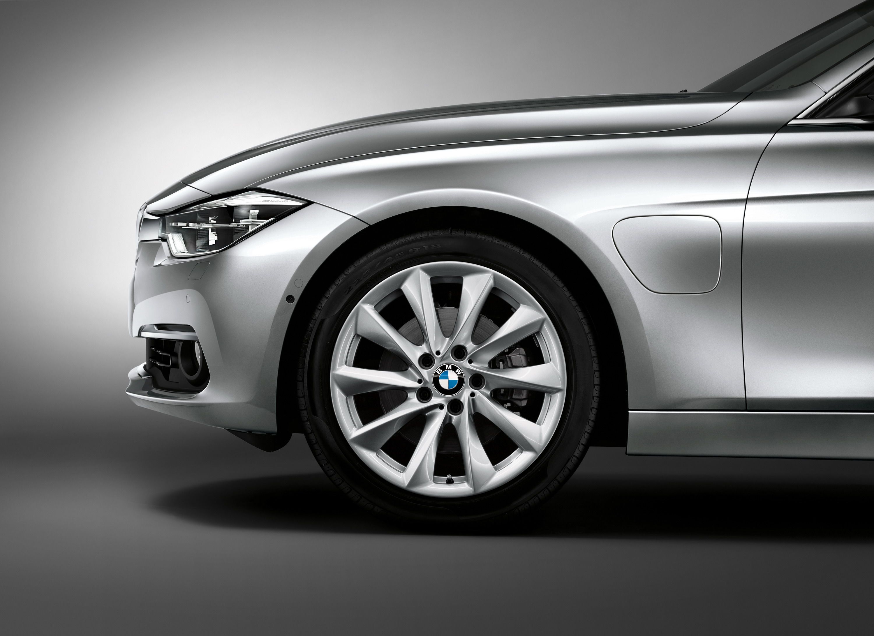 2016 BMW 330e Plug-In Hybrid