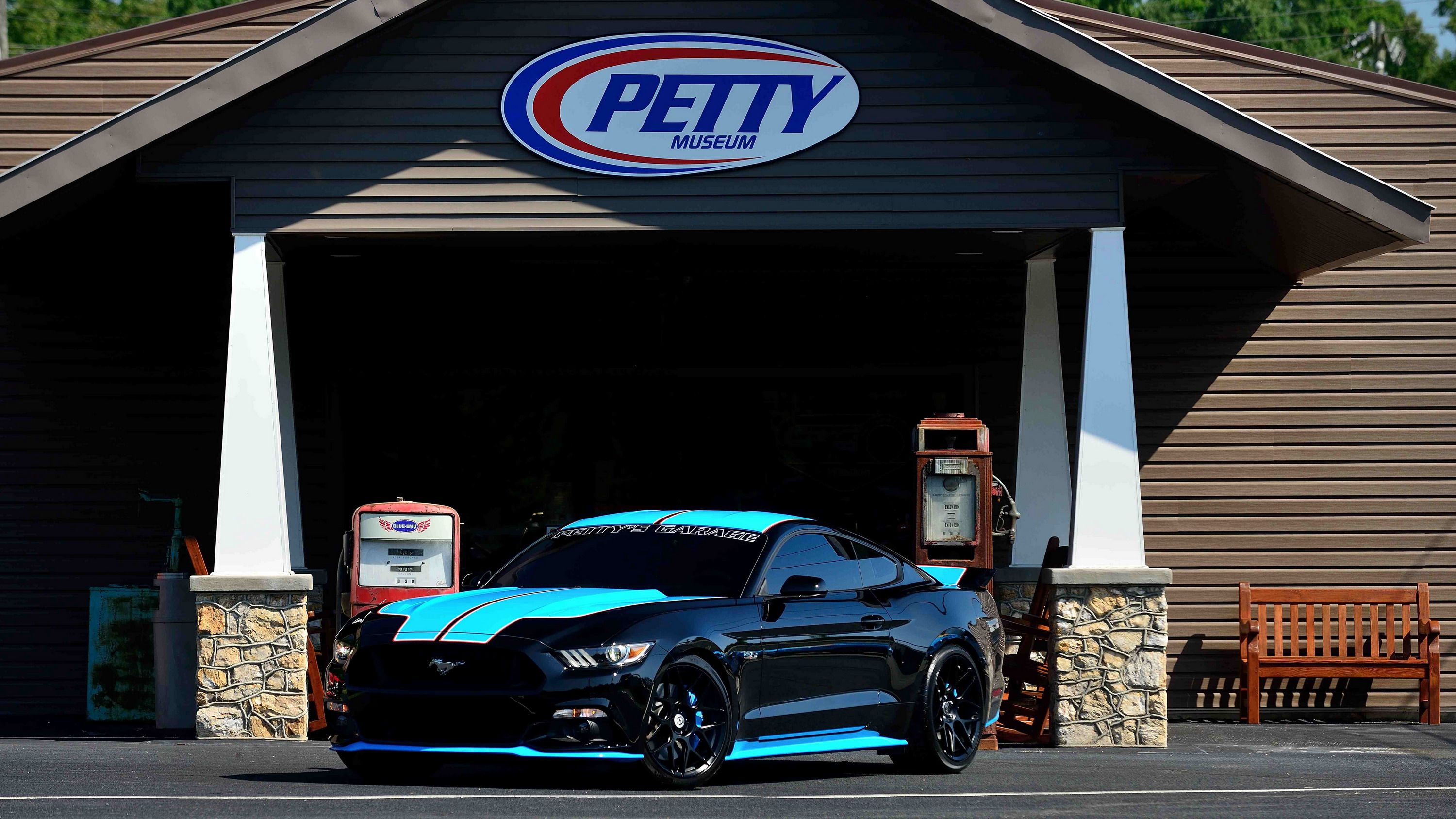 2015 Ford Mustang GT Petty's Garage Edition