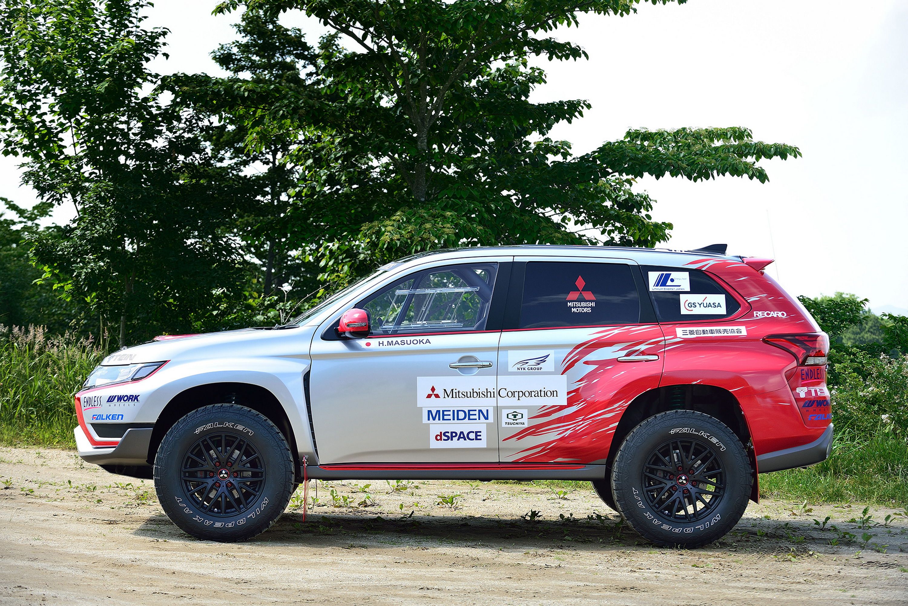 2016 Mitsubishi Outlander PHEV Baja Race Car