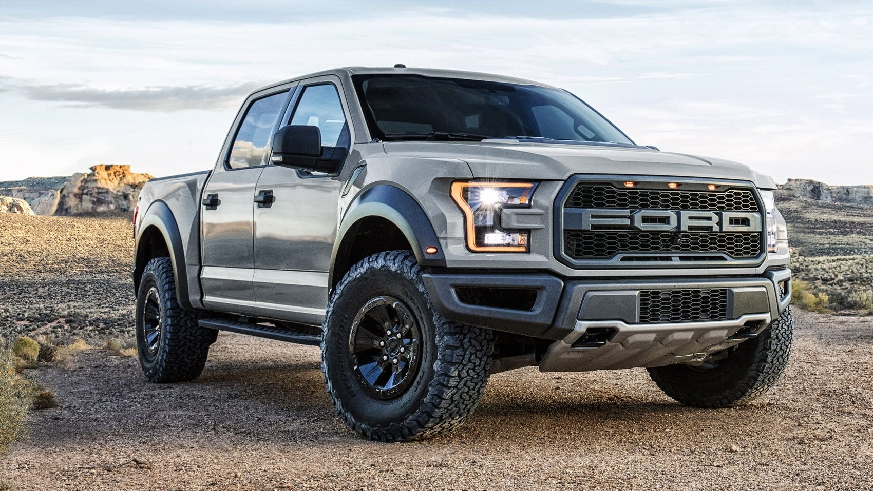 2016 Ford Debuts SuperCab Option For 2017 F-150 Raptor