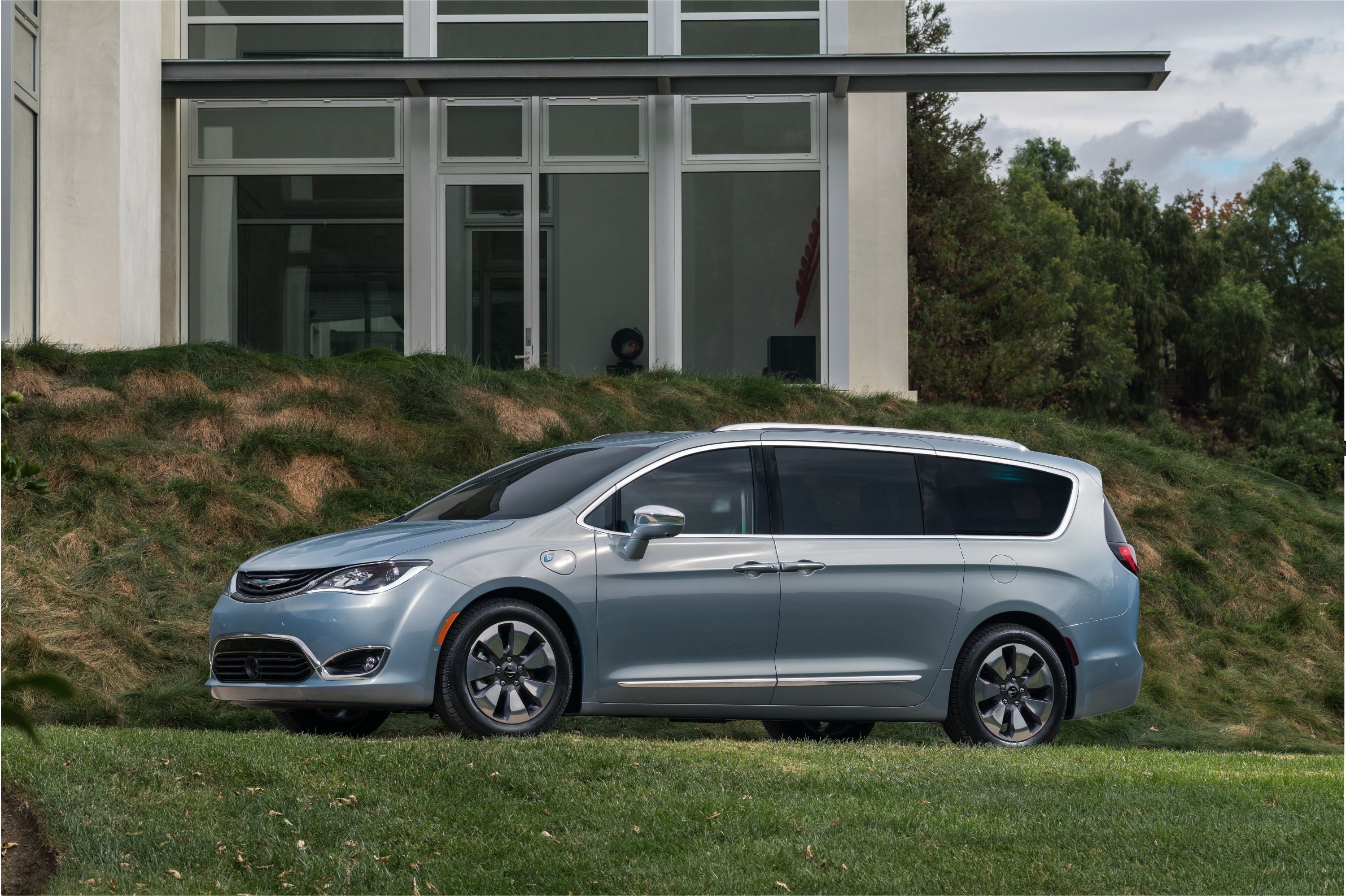 2017 Chrysler Pacifica Hybrid