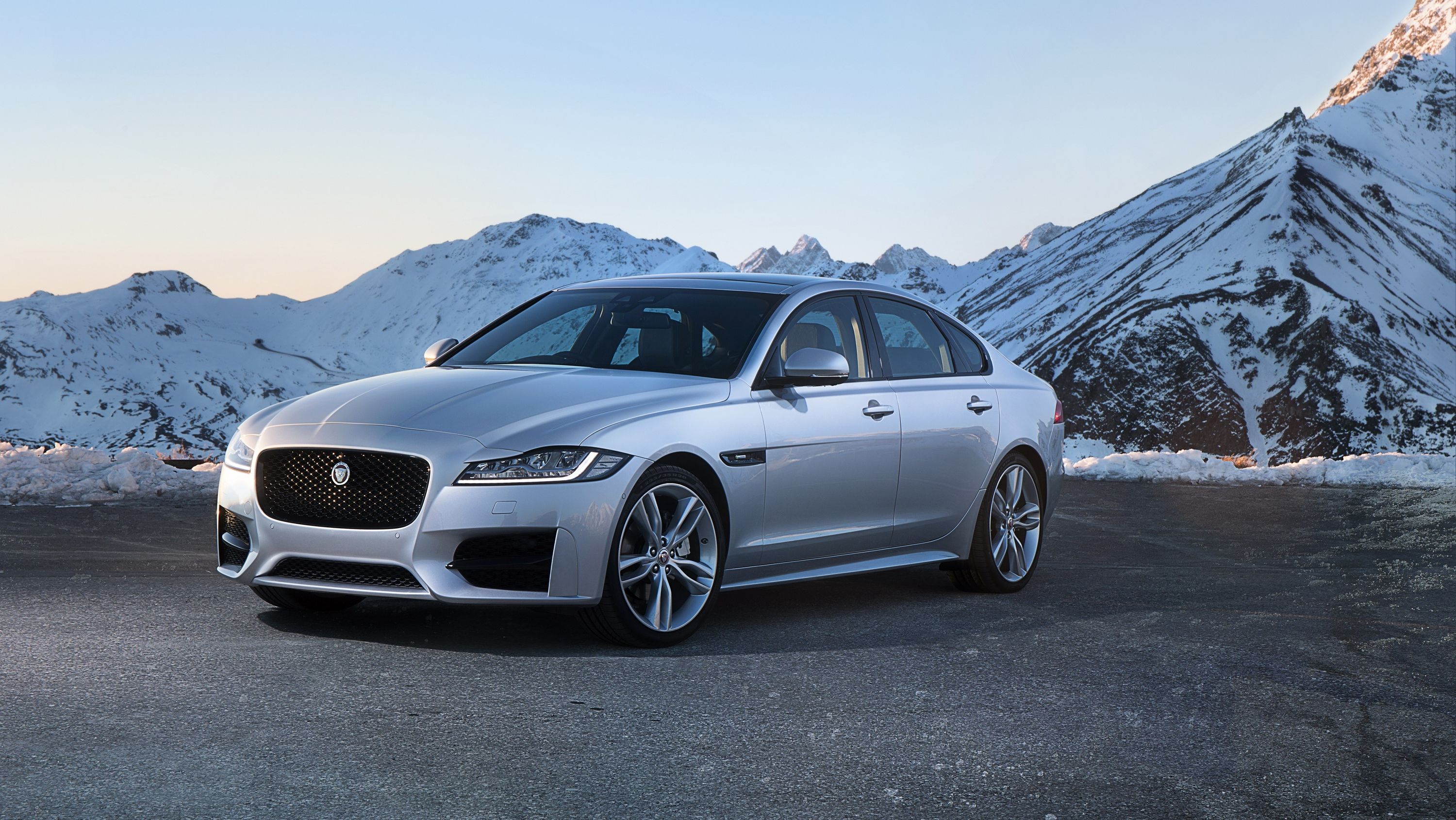 2016 The Jaguar XF 20d Offers Better Economy and a Lower Price with Decent Performance