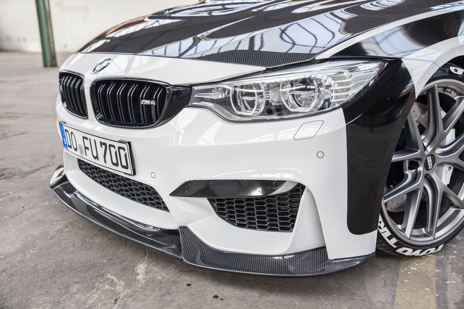 2016 BMW M4 MR4 by Carbonfiber Dynamics