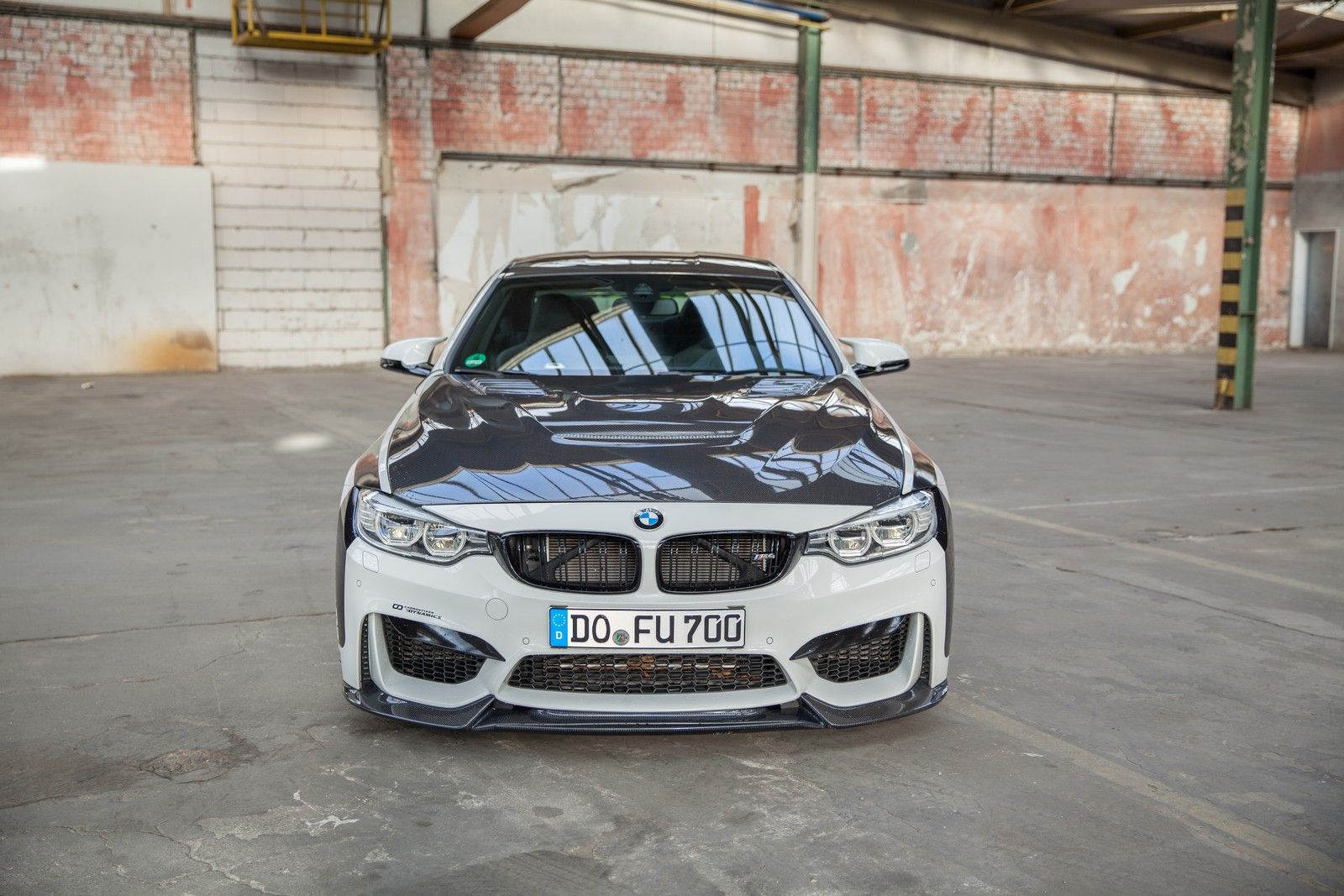 2016 BMW M4 MR4 by Carbonfiber Dynamics