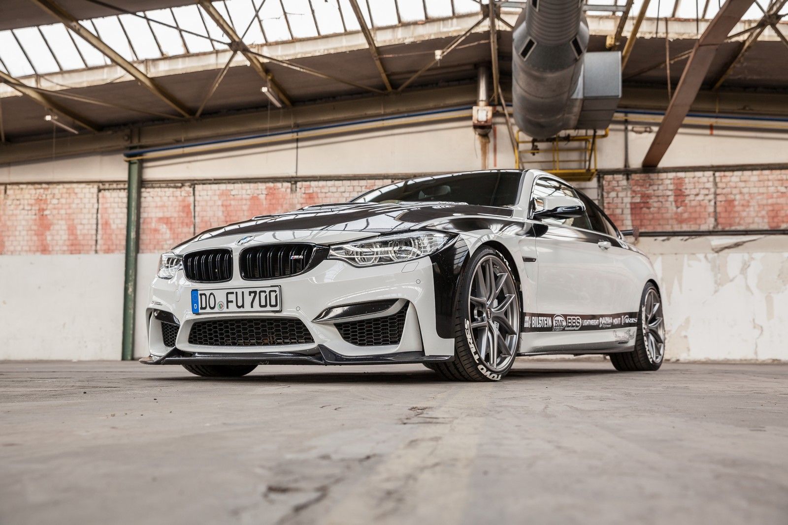 2016 BMW M4 MR4 by Carbonfiber Dynamics